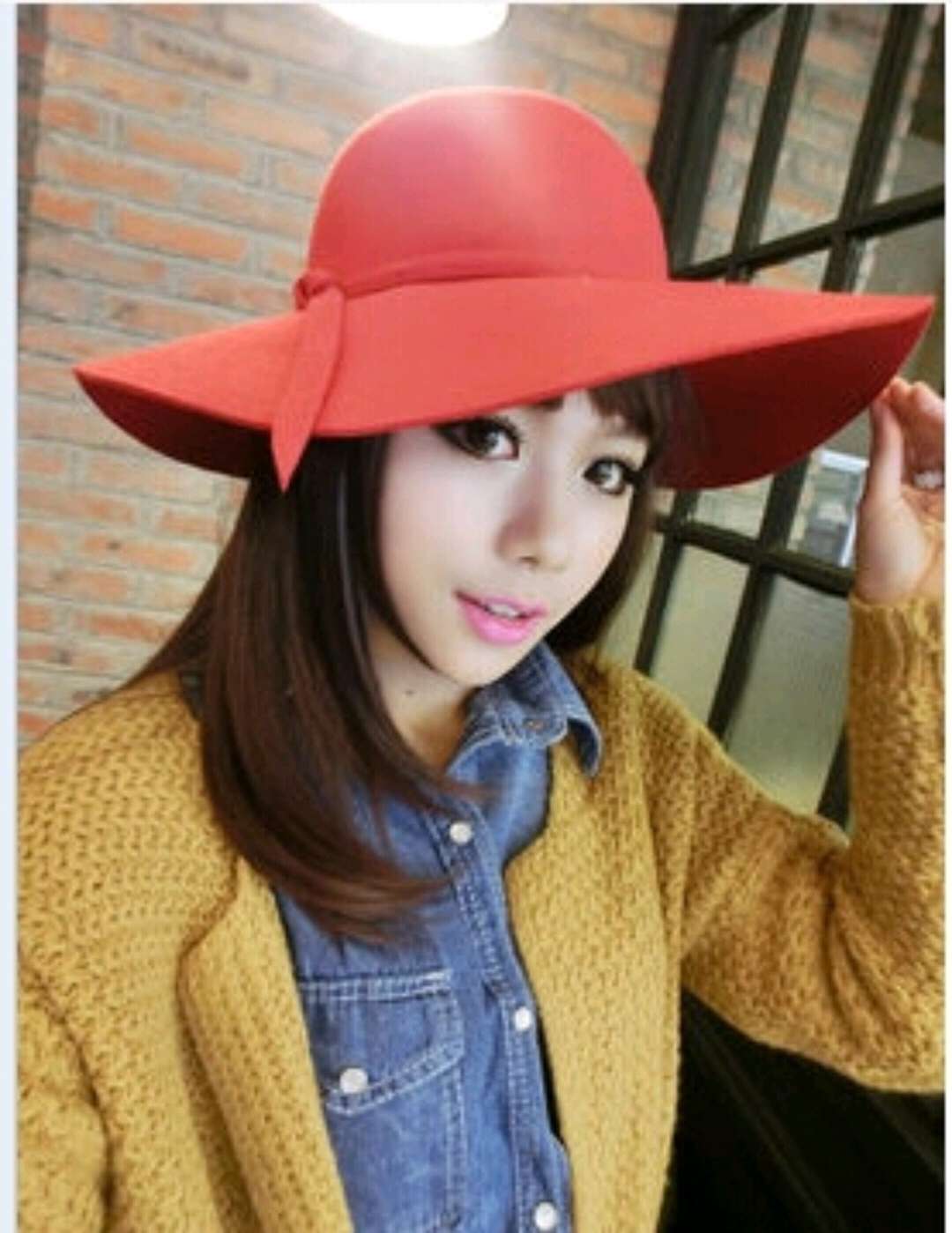 لقد تم تصميم القبعات ذات الحواف الكبيرة من الصوف الكوري Item Picture