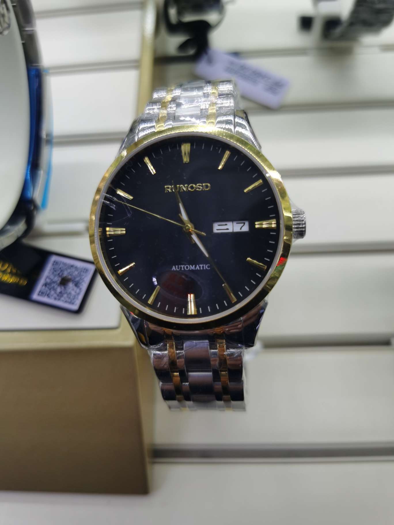 斯诺威登任达华代言品牌机械腕表详情图1