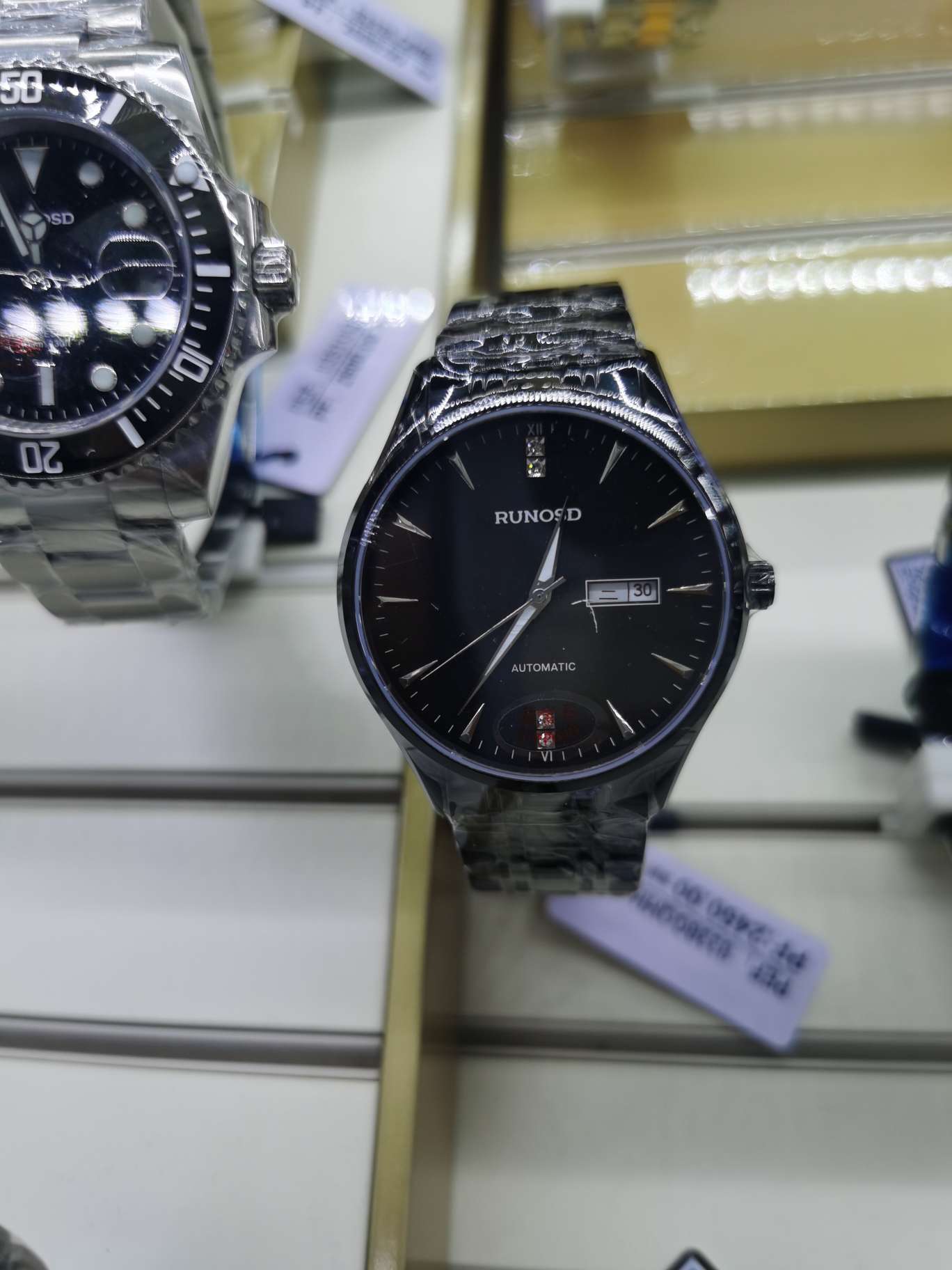 斯诺威登任达华代言品牌机械腕表产品图