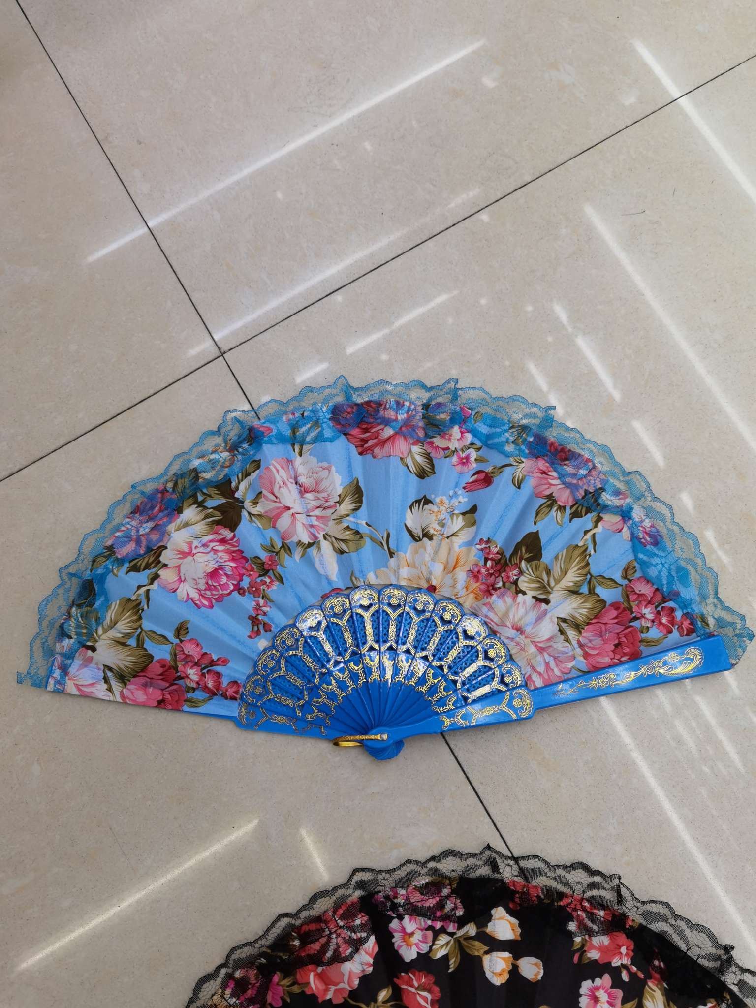 塑料牡丹花扇子白底实物图