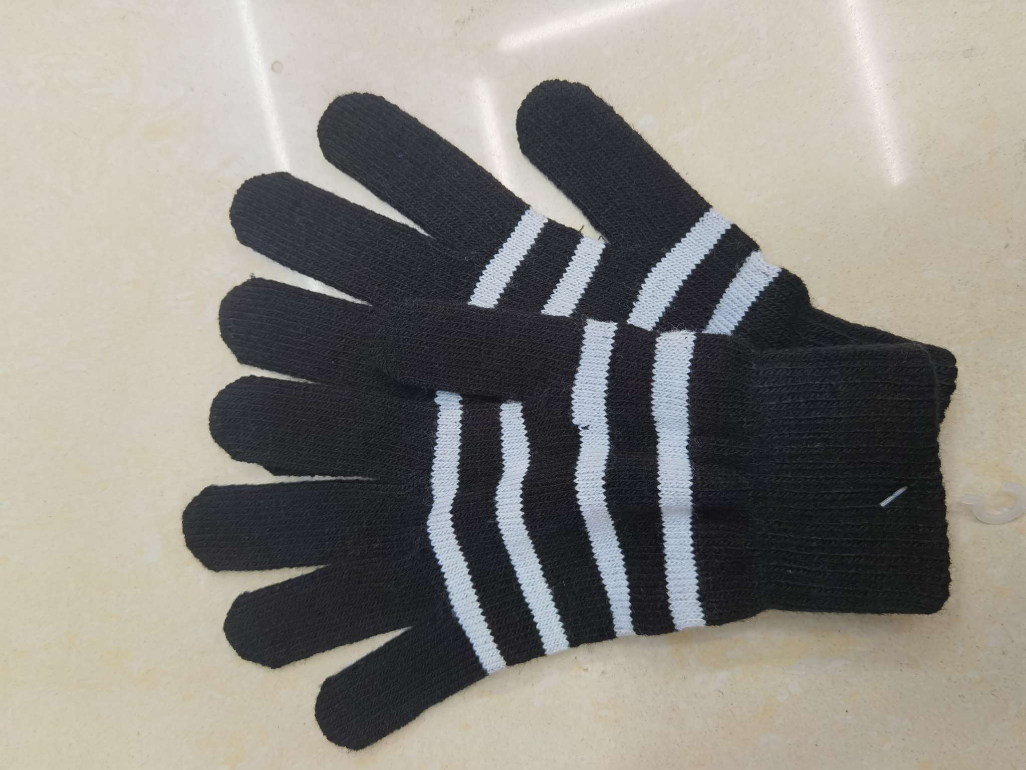 Warm knitted gloves 1