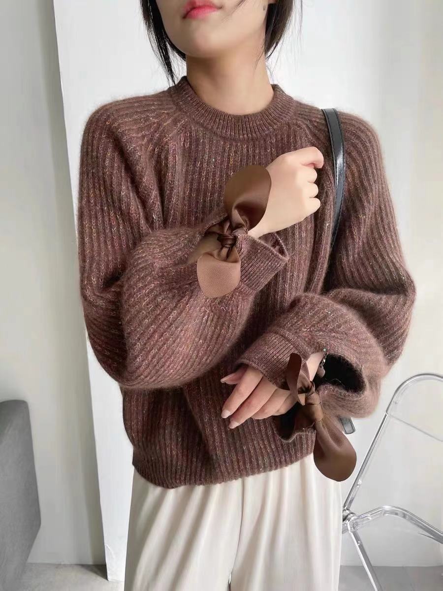 Ladies' cashmere details Picture