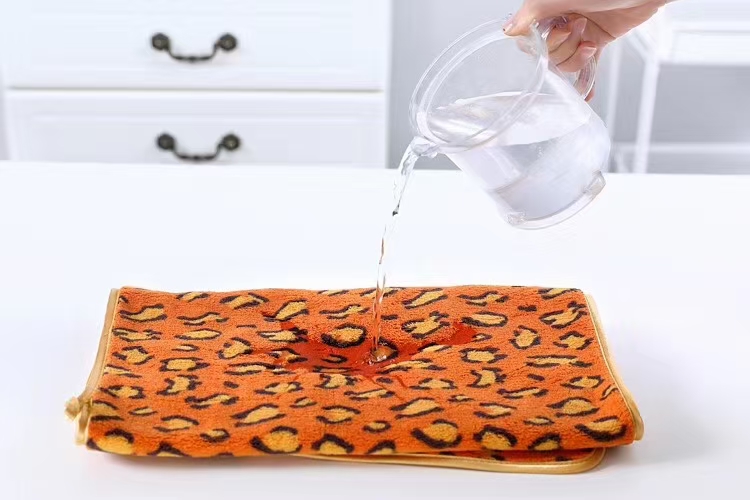 The leopard print bath towel cover dries quickly, is soft and absorbent, and does not shed hair detail image 12