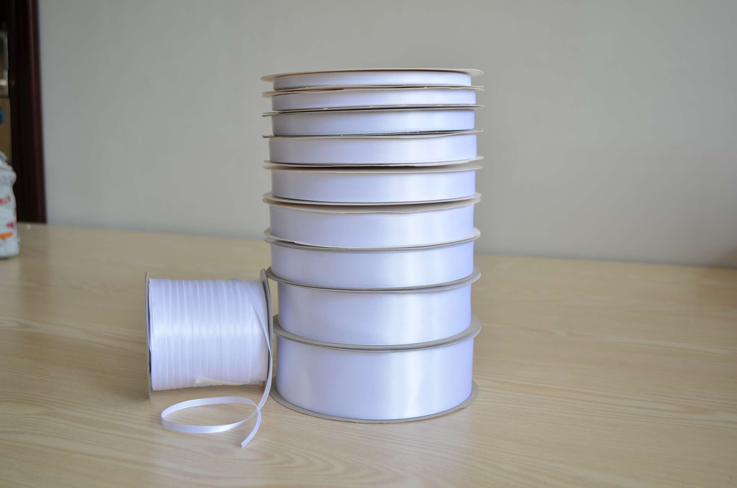 Polyester with white 3 points thumbnail