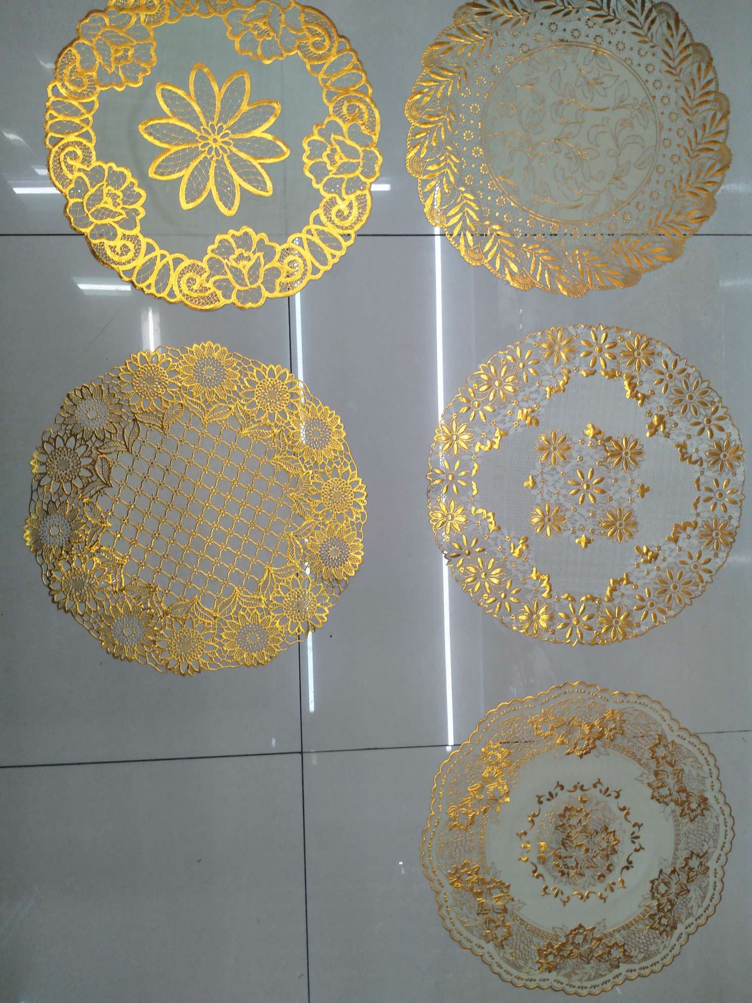 PVC烫金圆形餐垫