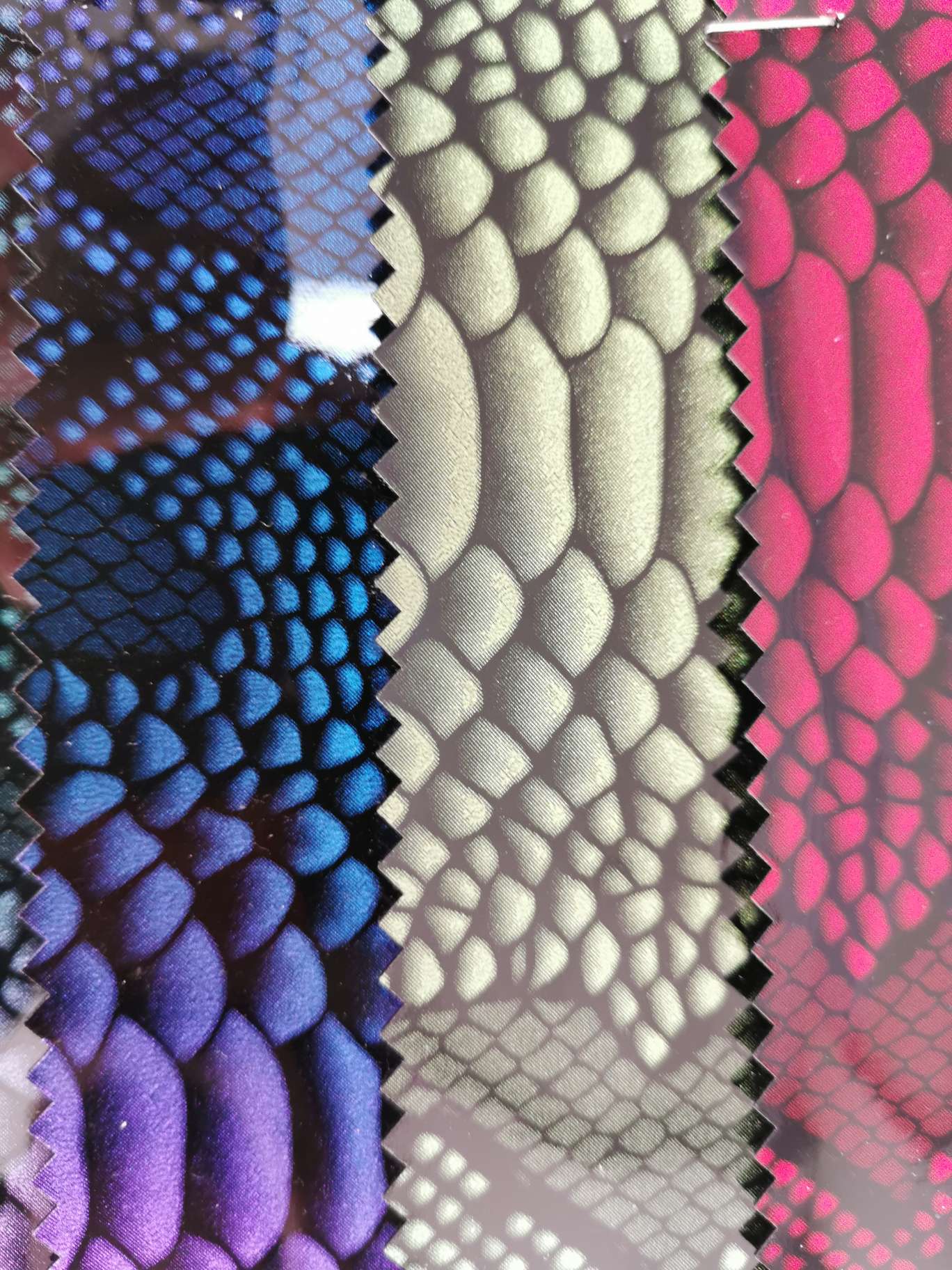 Color-changing snake pattern Specification image