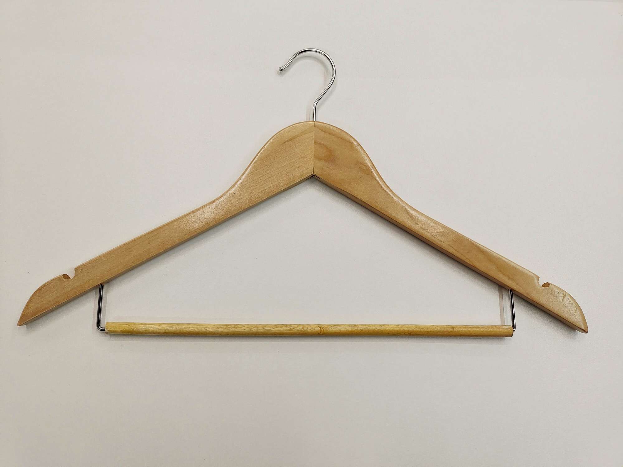 带吊杆本色木衣架，长度44.5cm