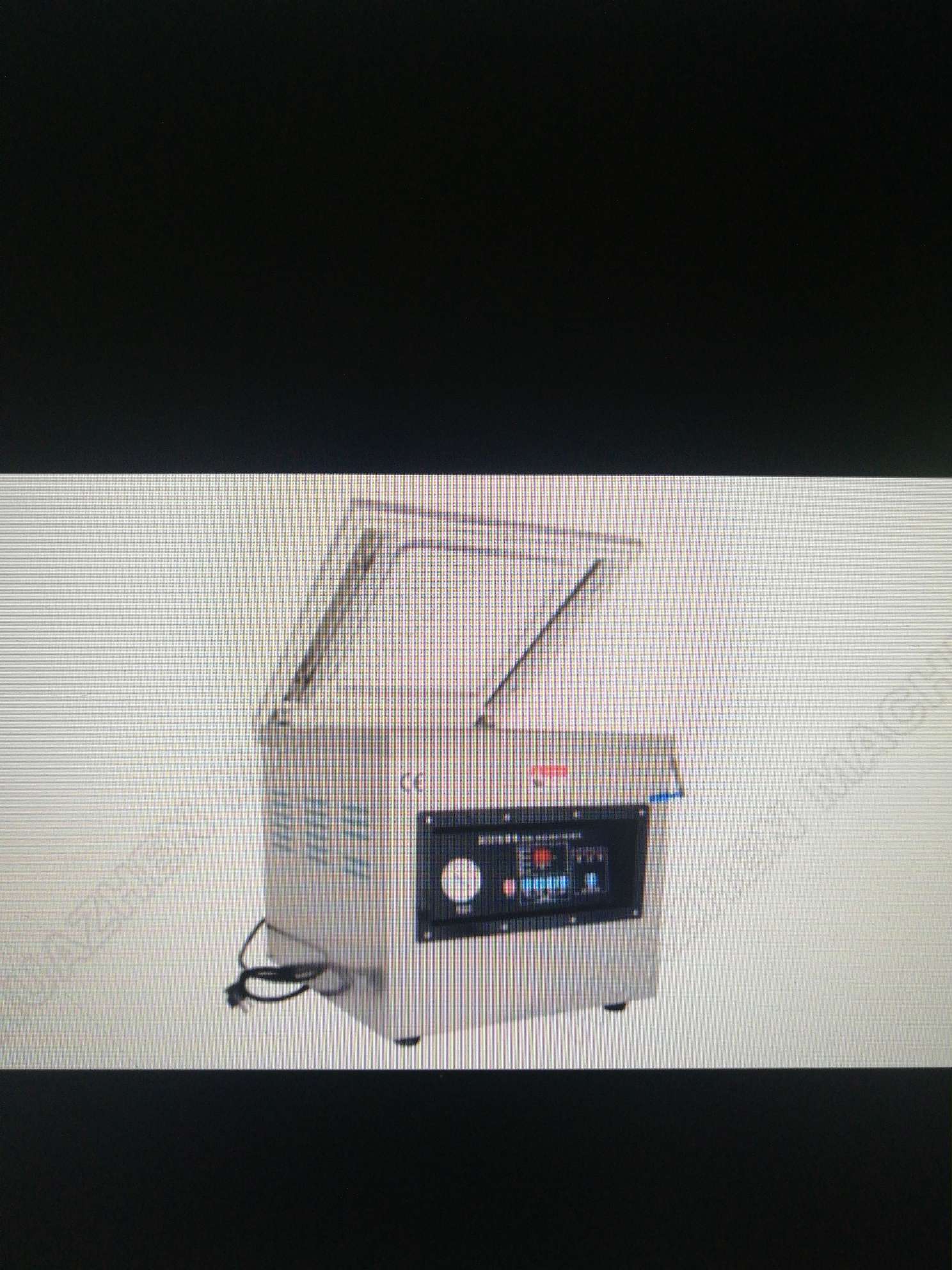 Vacuum packaging machine