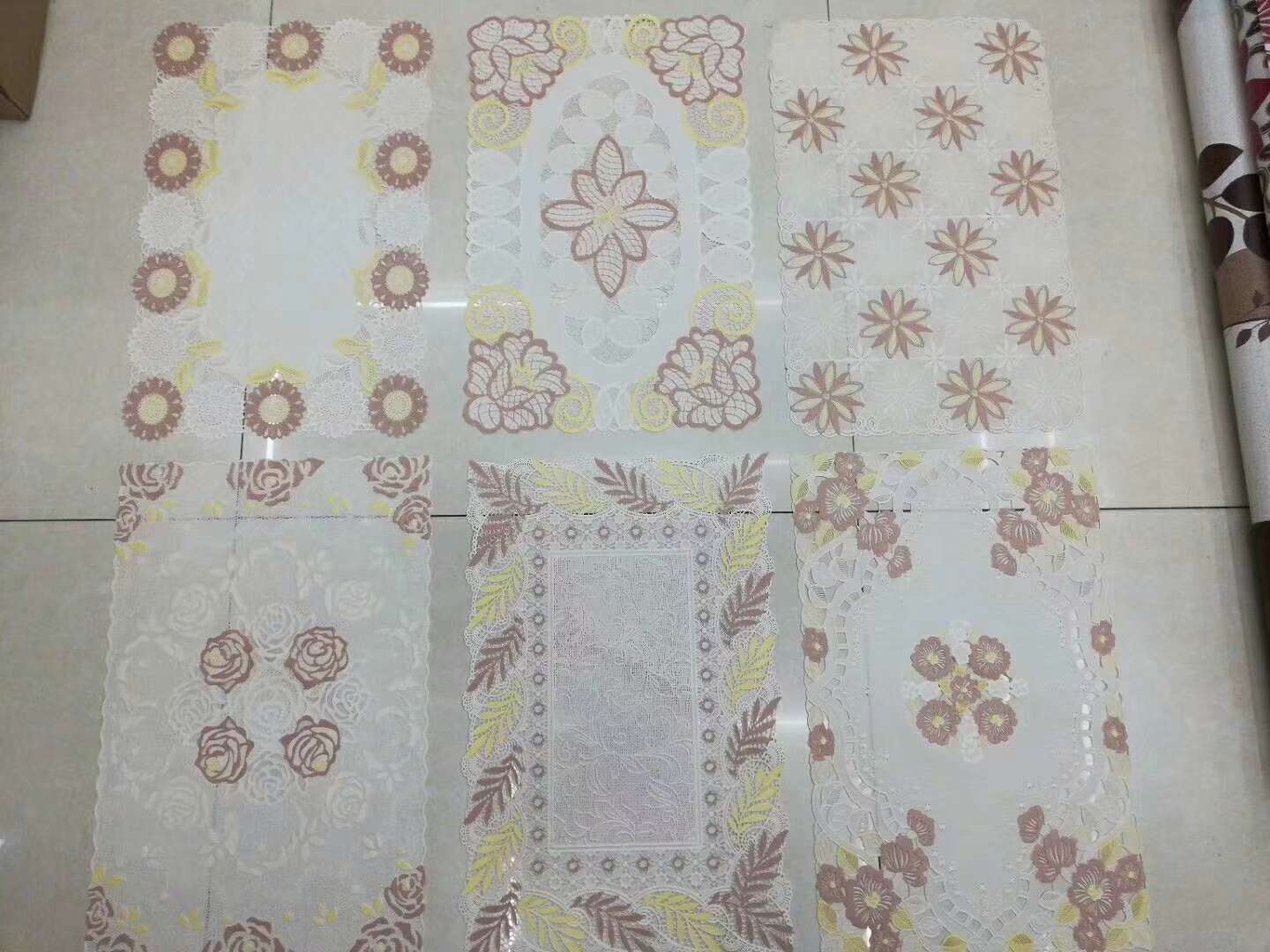 PVC蕾丝印咖餐垫