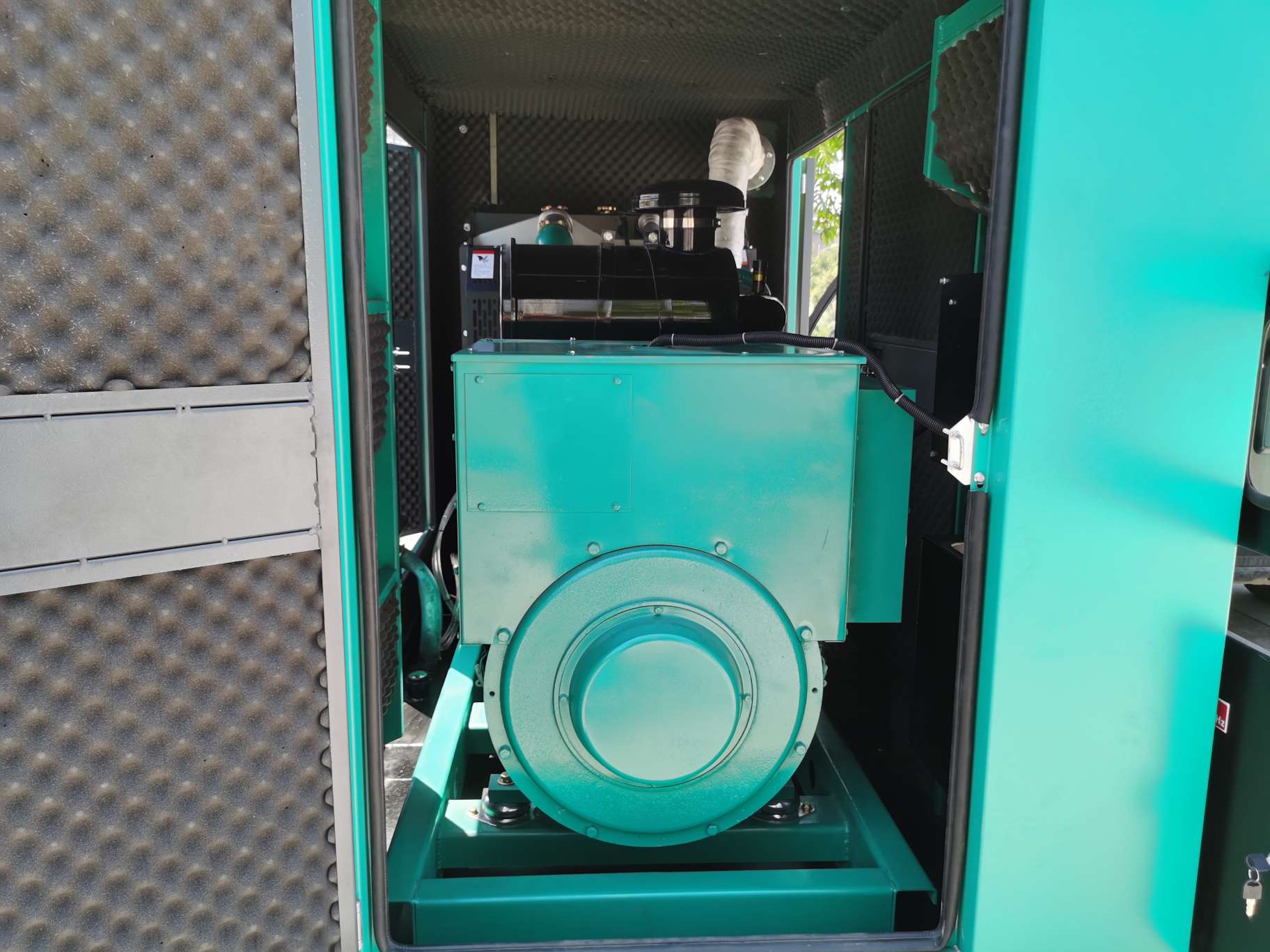 200kw Cummins silent diesel generator set