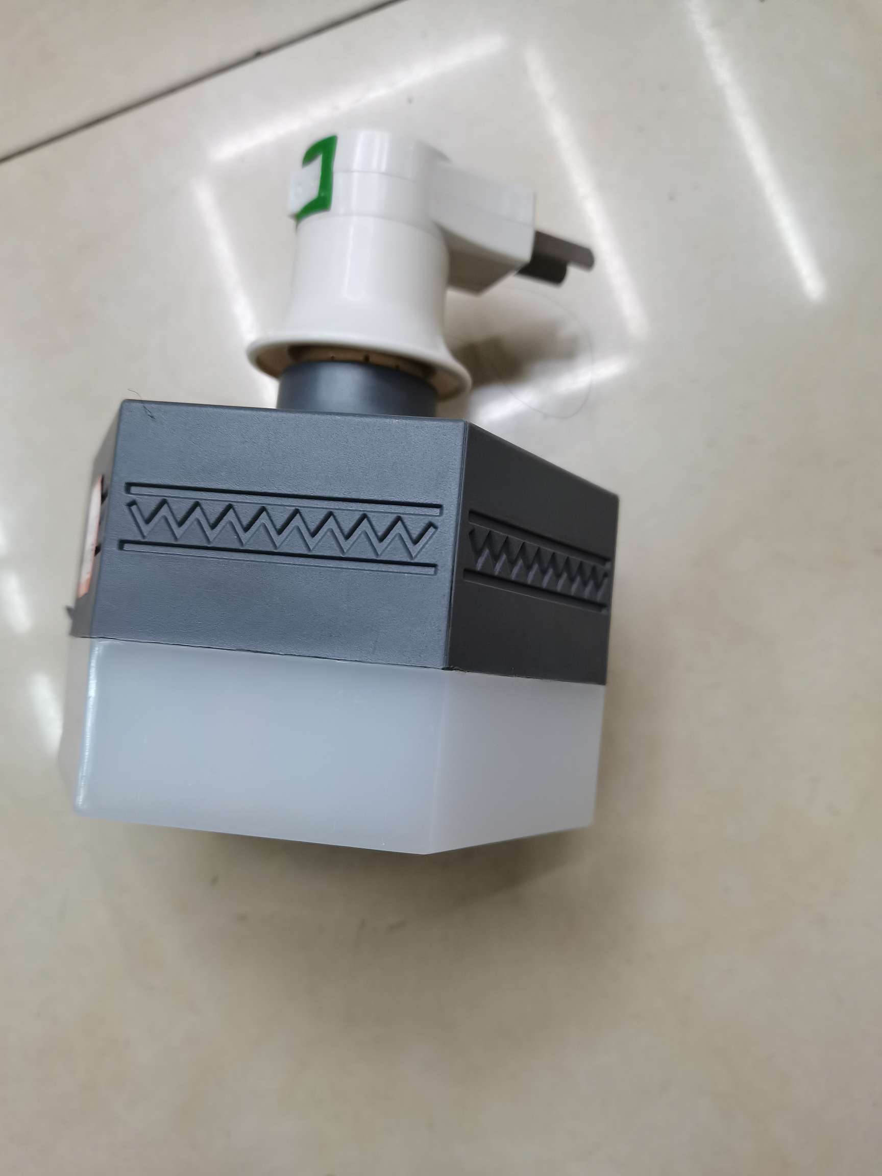 灯泡家用吊灯吸顶灯顶灯家用吊灯吸顶灯顶灯家用