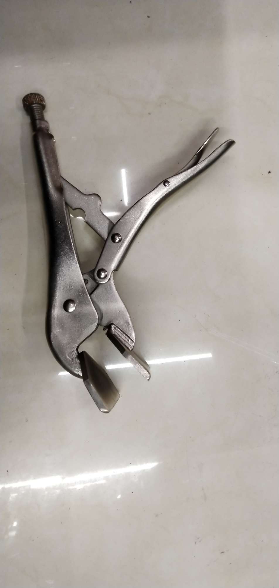 Flanged Pliers Application Scenario