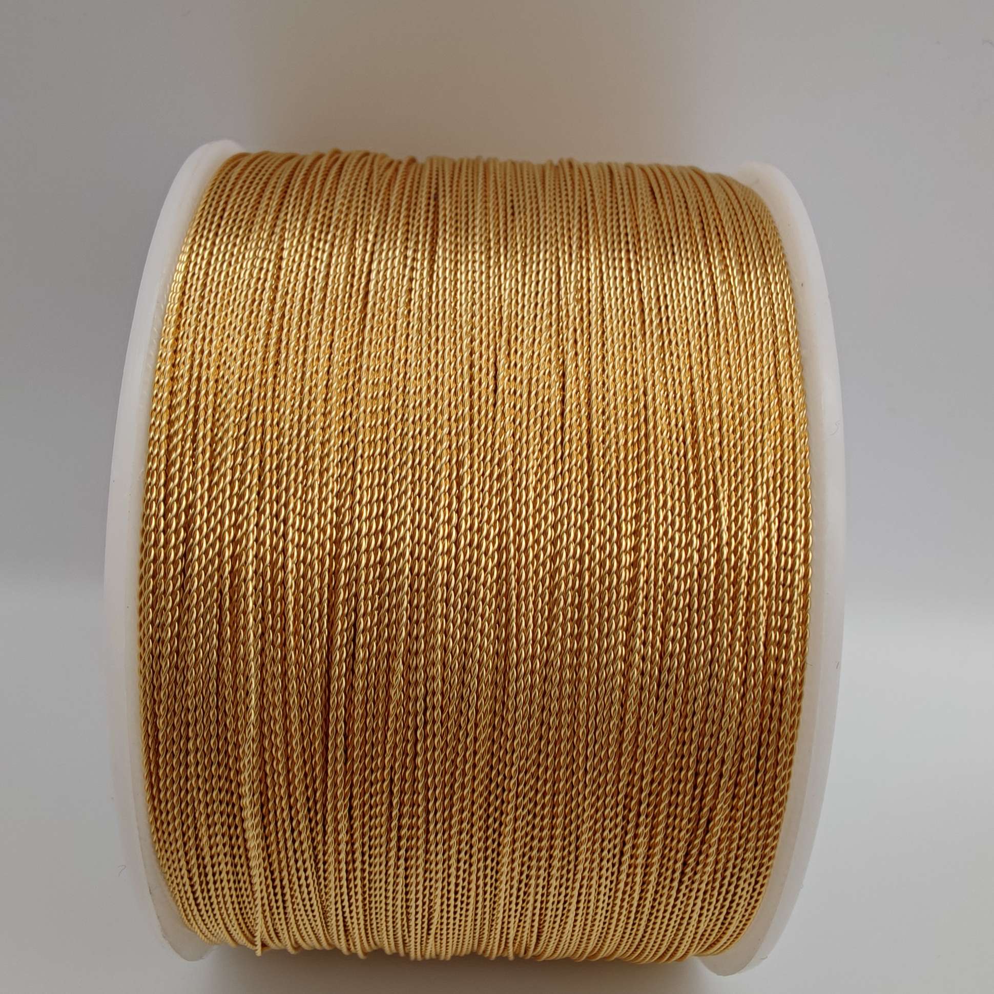 Two strands of twisted color-preserving copper wire undefined