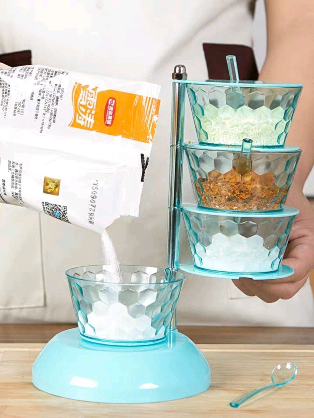 Vertical rotating spice box Multi-layer crystal plastic spice bottle Household Creative spice rack Kitchen ingredients
Tel :13958405818 Application Scenario