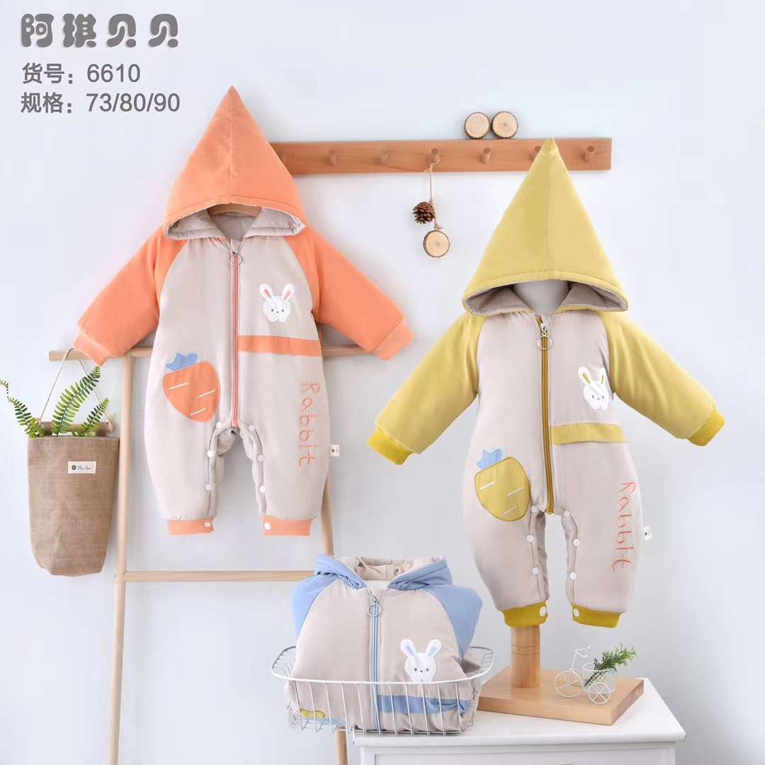 婴幼儿带帽加厚连体衣外出家居服