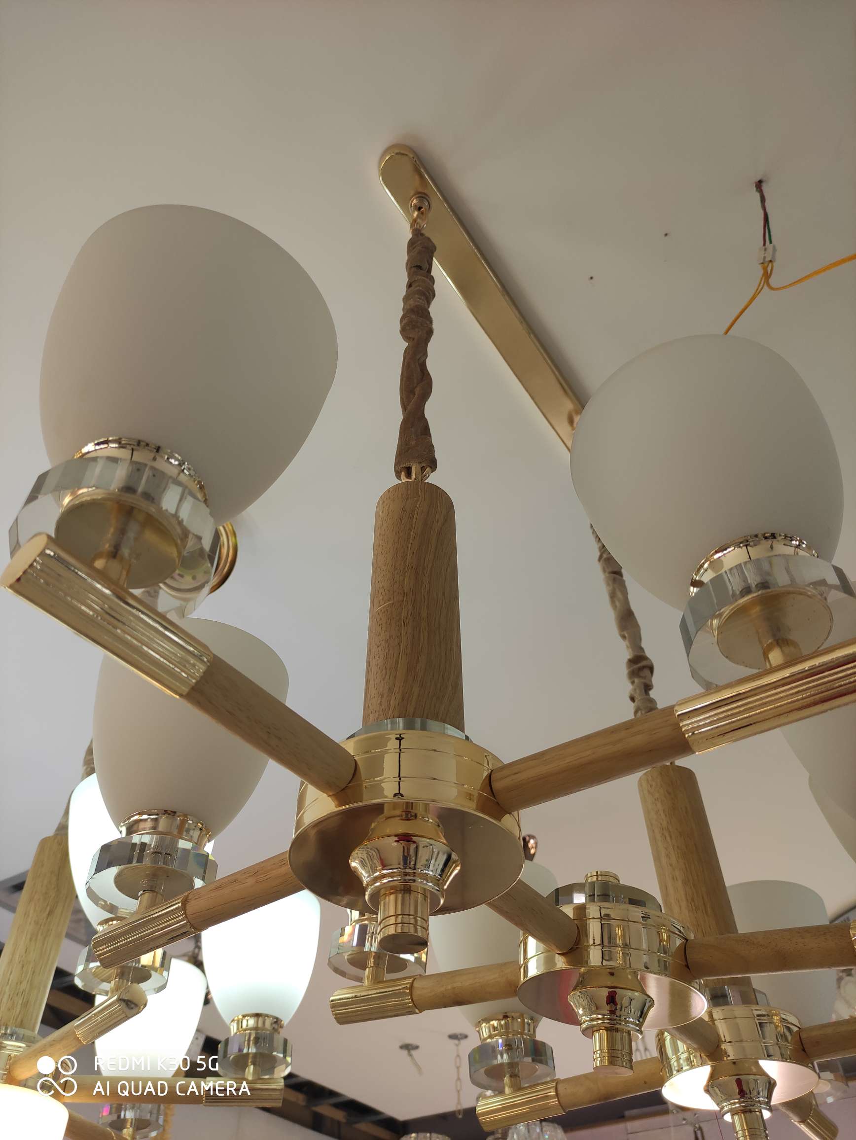 The 8-head pendant lamp with a traditional Chinese trend wooden frame is modern and simple Specification image