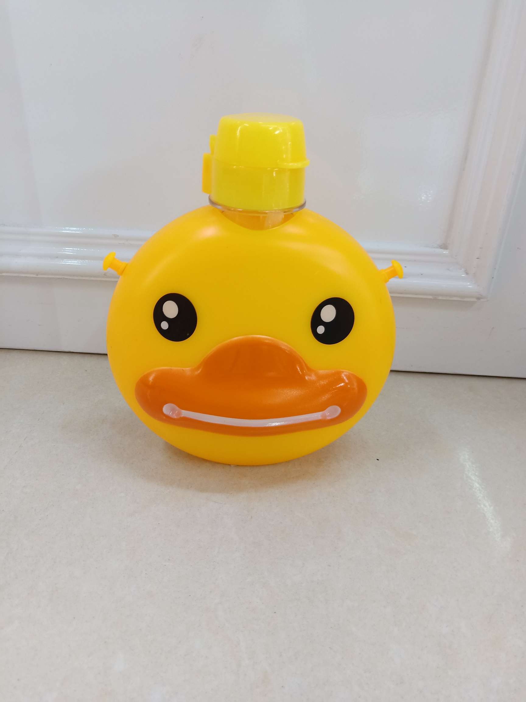 Little yellow duck water bottle with straw