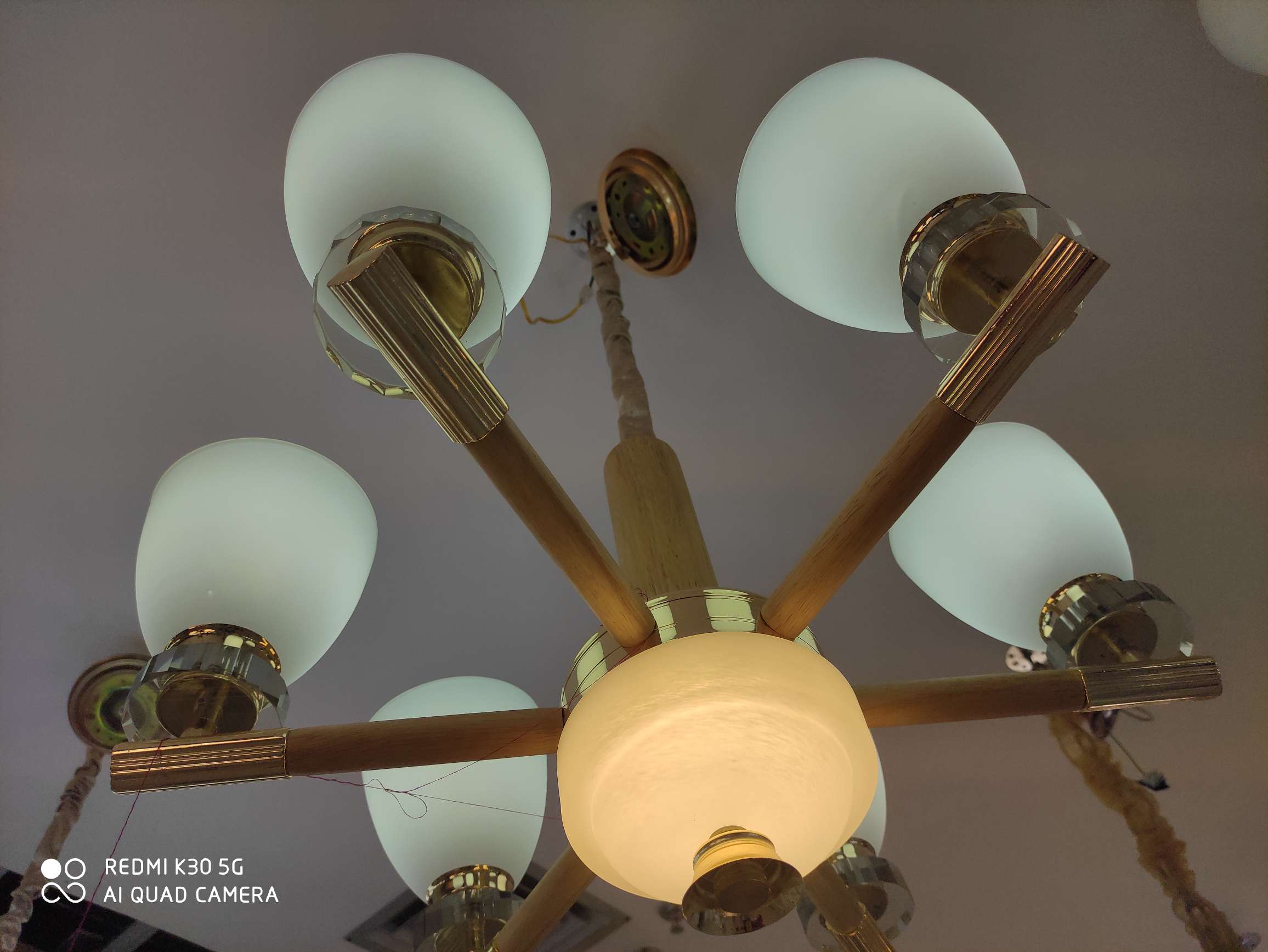 Six exquisite new Chinese-style chandeliers with wooden frames in the national trend Specification image