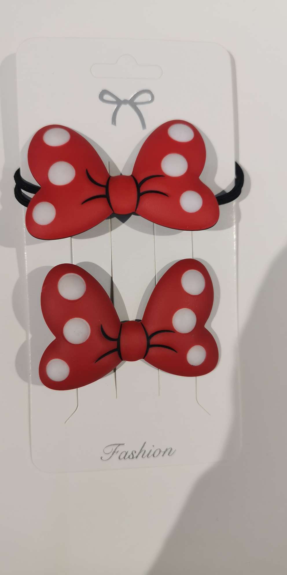 Red bow tie, a popular acrylic accessory on the Internet Application Scenario