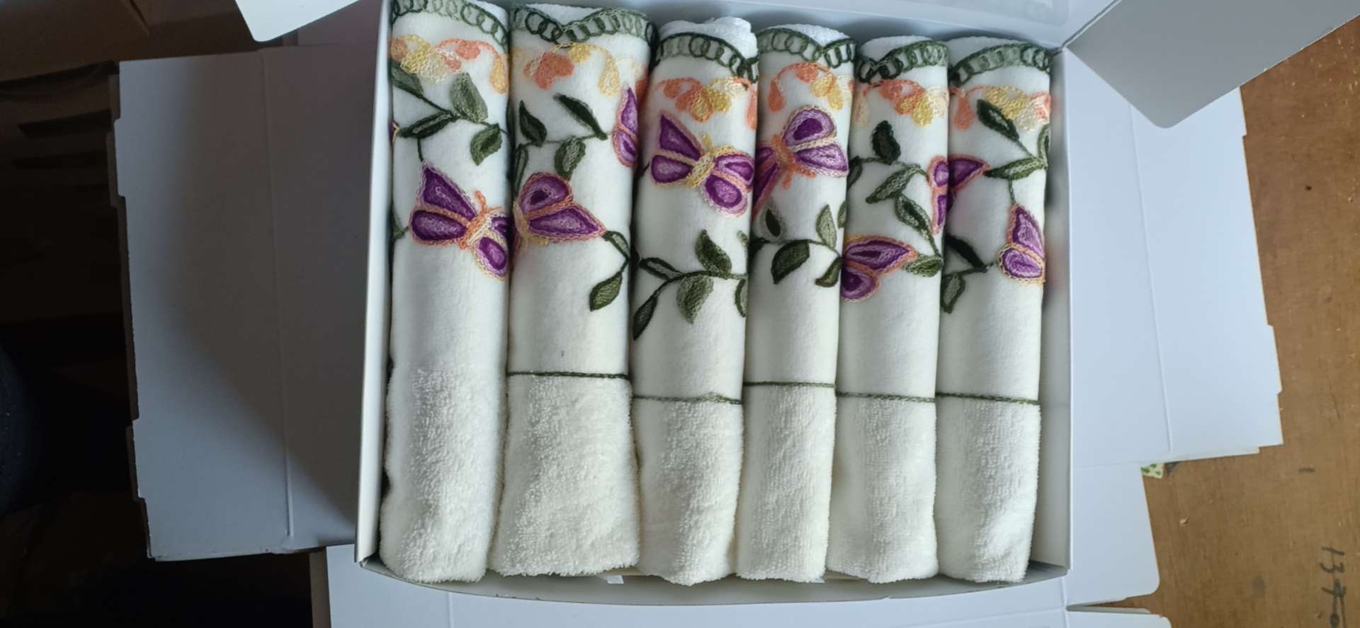 Towel gift box details Picture