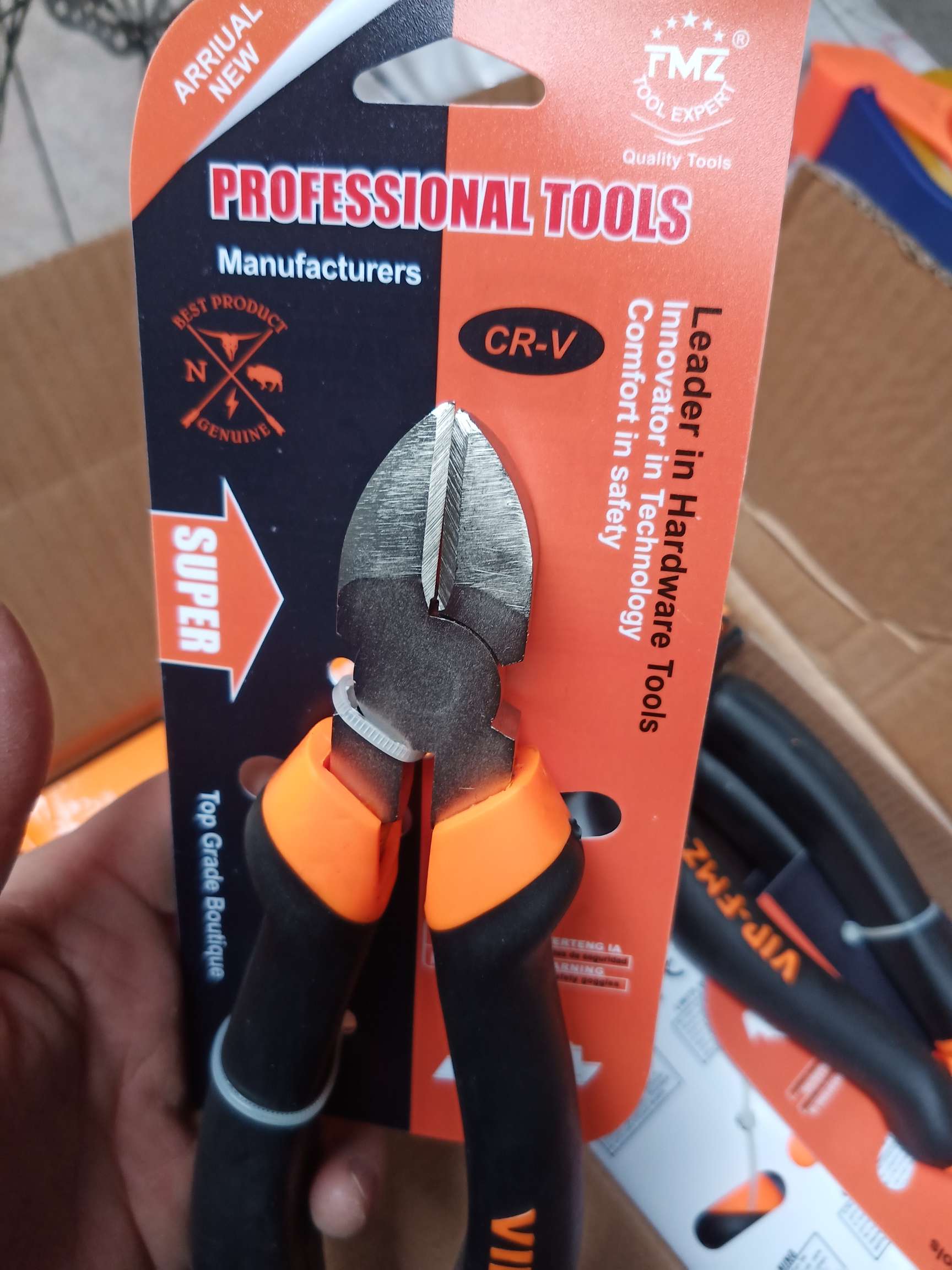 Oblique mouth pliers