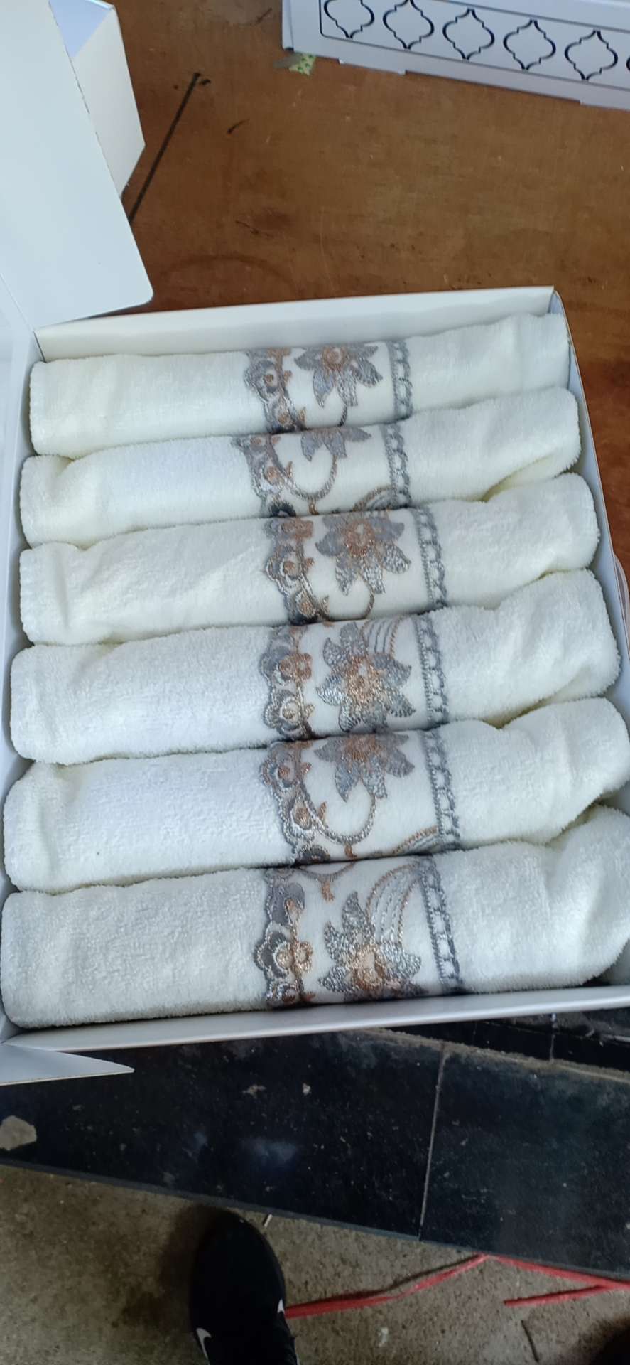 Towel gift box Item Picture