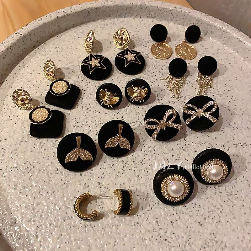 Exaggerated style with full rhinestone stud earrings details Picture