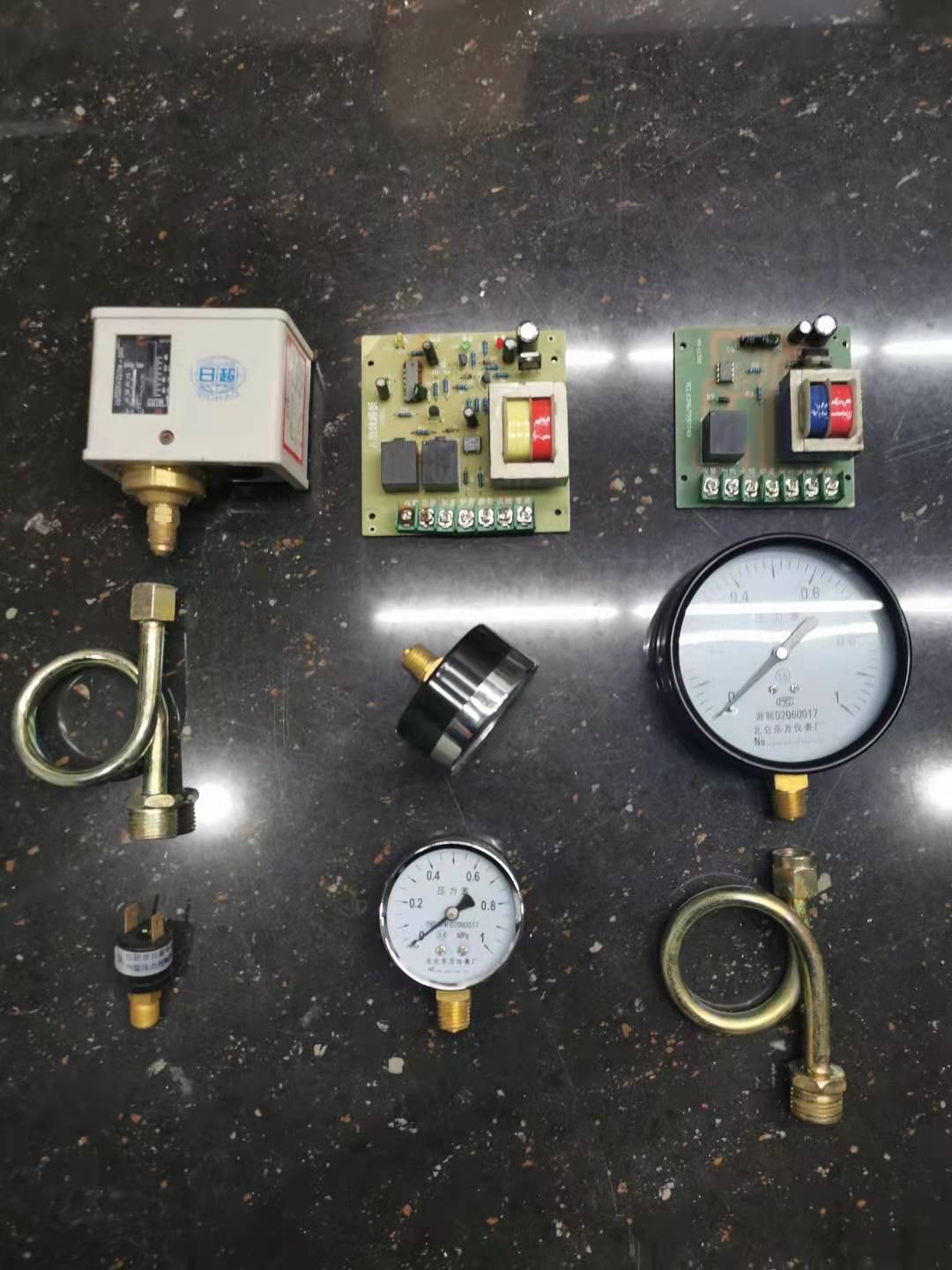 Special steam generator accessories for electric boilers, pressure gauges and safety valves