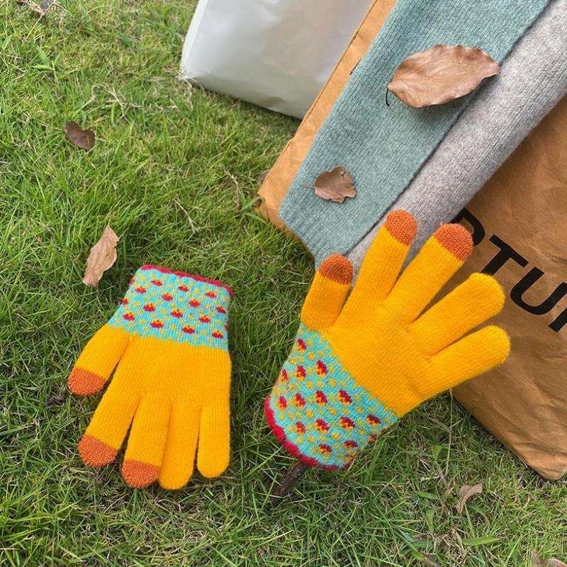 Factory direct sales of children's jacquard gloves, warm gloves and winter gloves. Welcome to order with samples