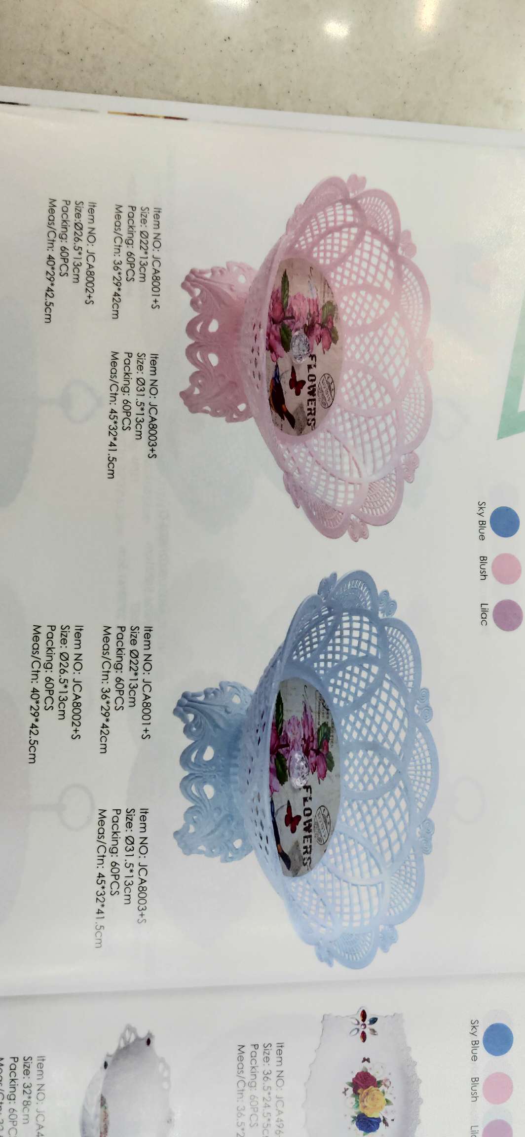 Plastic fruit tray with feet thumbnail