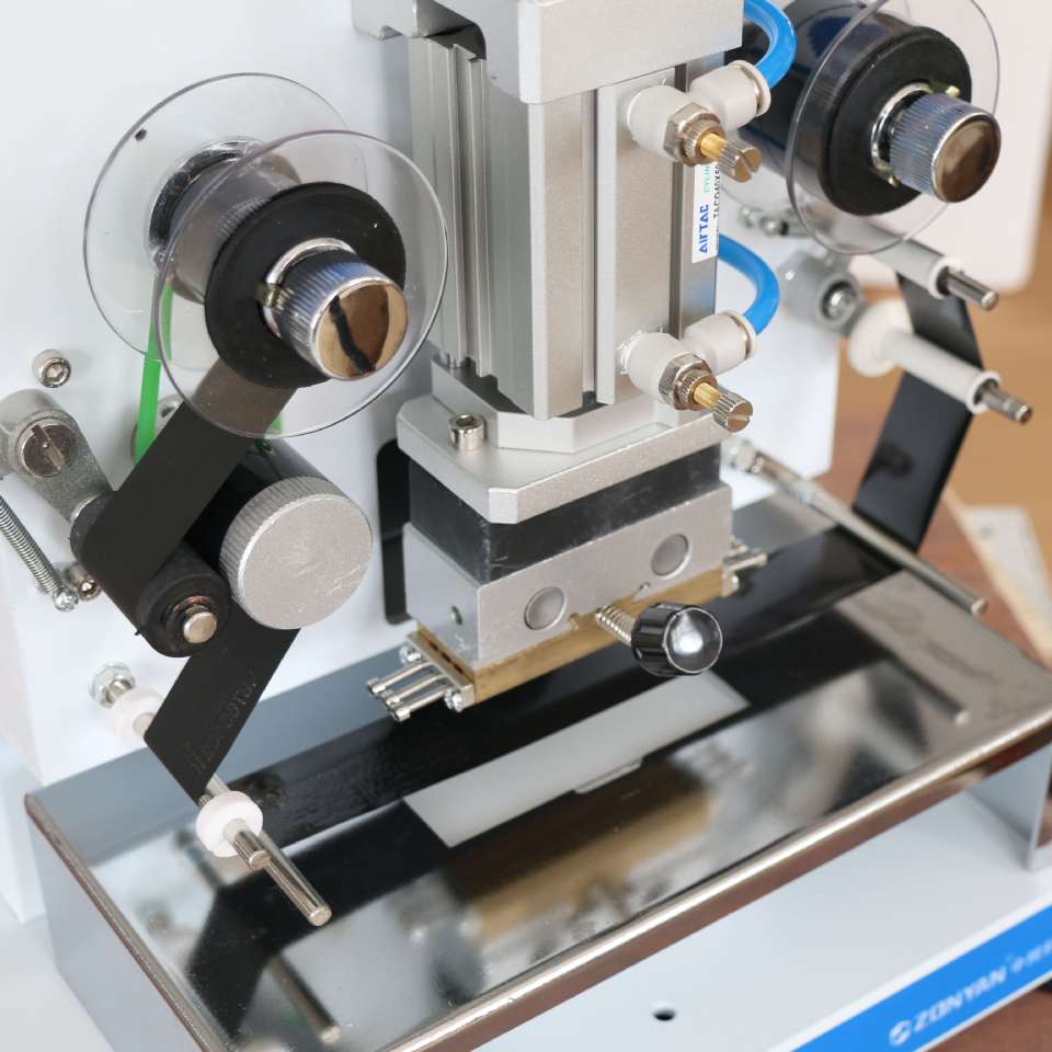 Hot stamping machine, pneumatic hot stamping machine, small hot stamping machine, lettering machine, vertical printing content can be exchanged. Factory direct sales Application Scenario