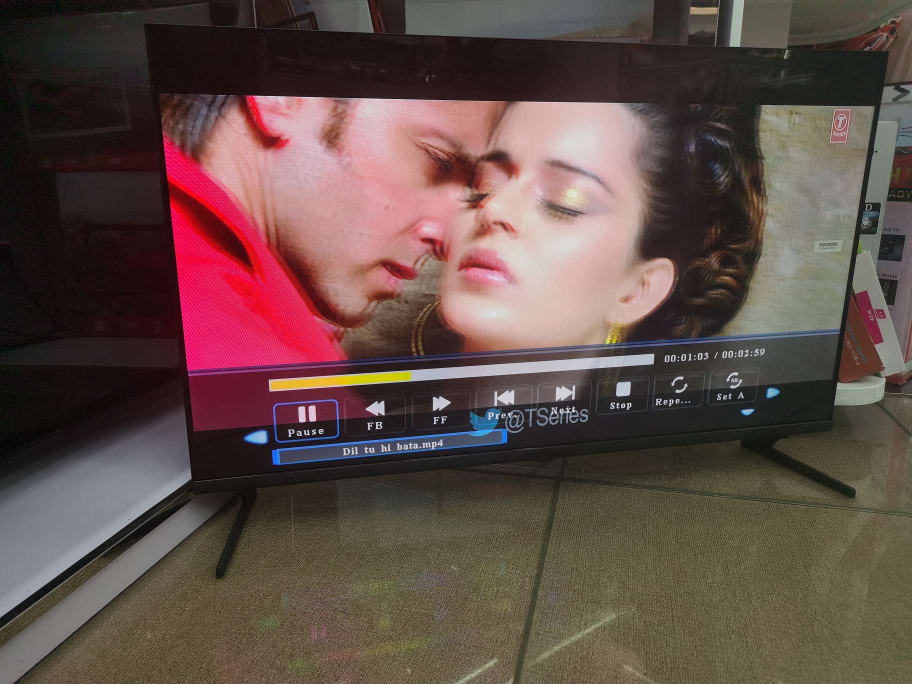 43寸无边框液晶电视