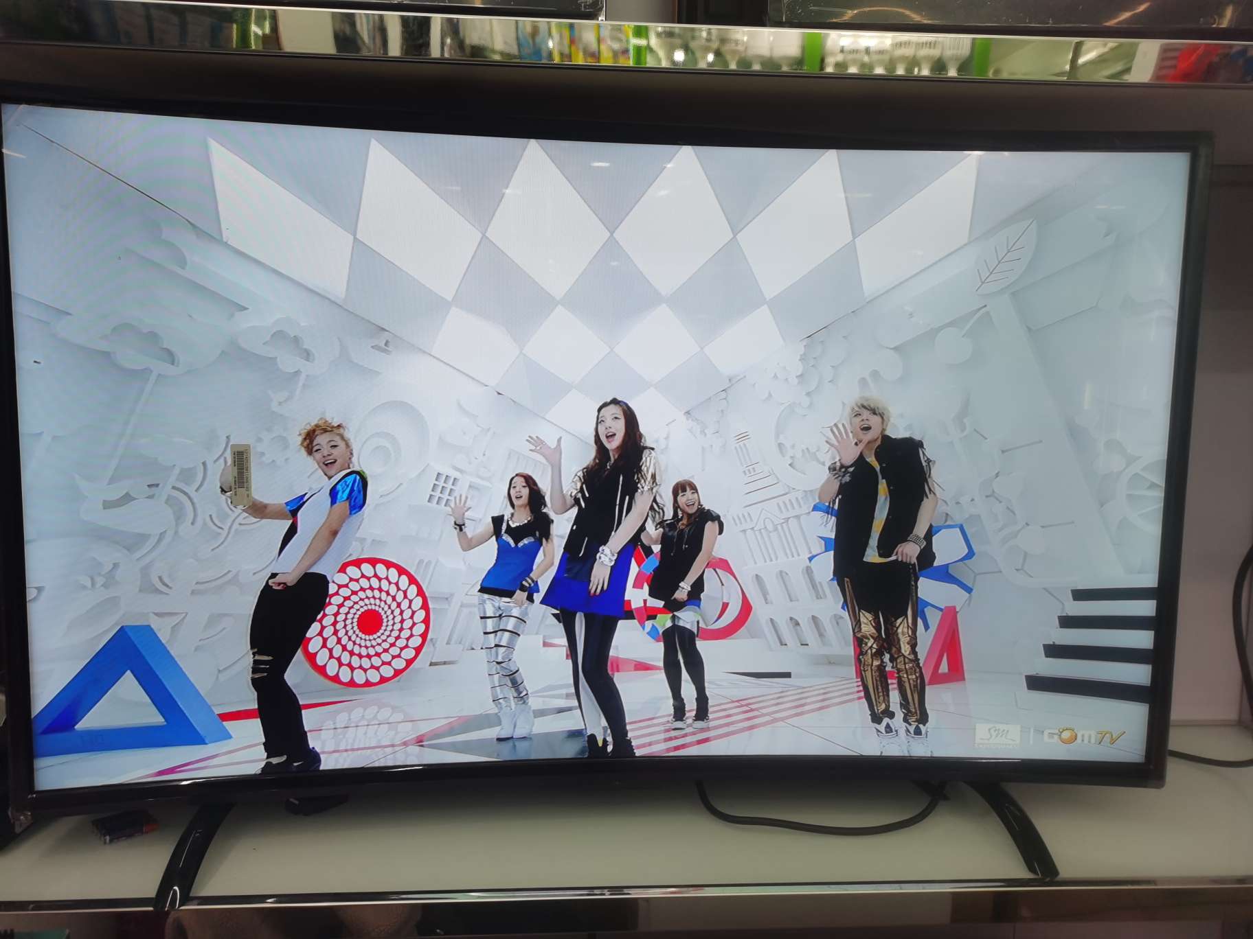 46-inch curved LCD TV thumbnail