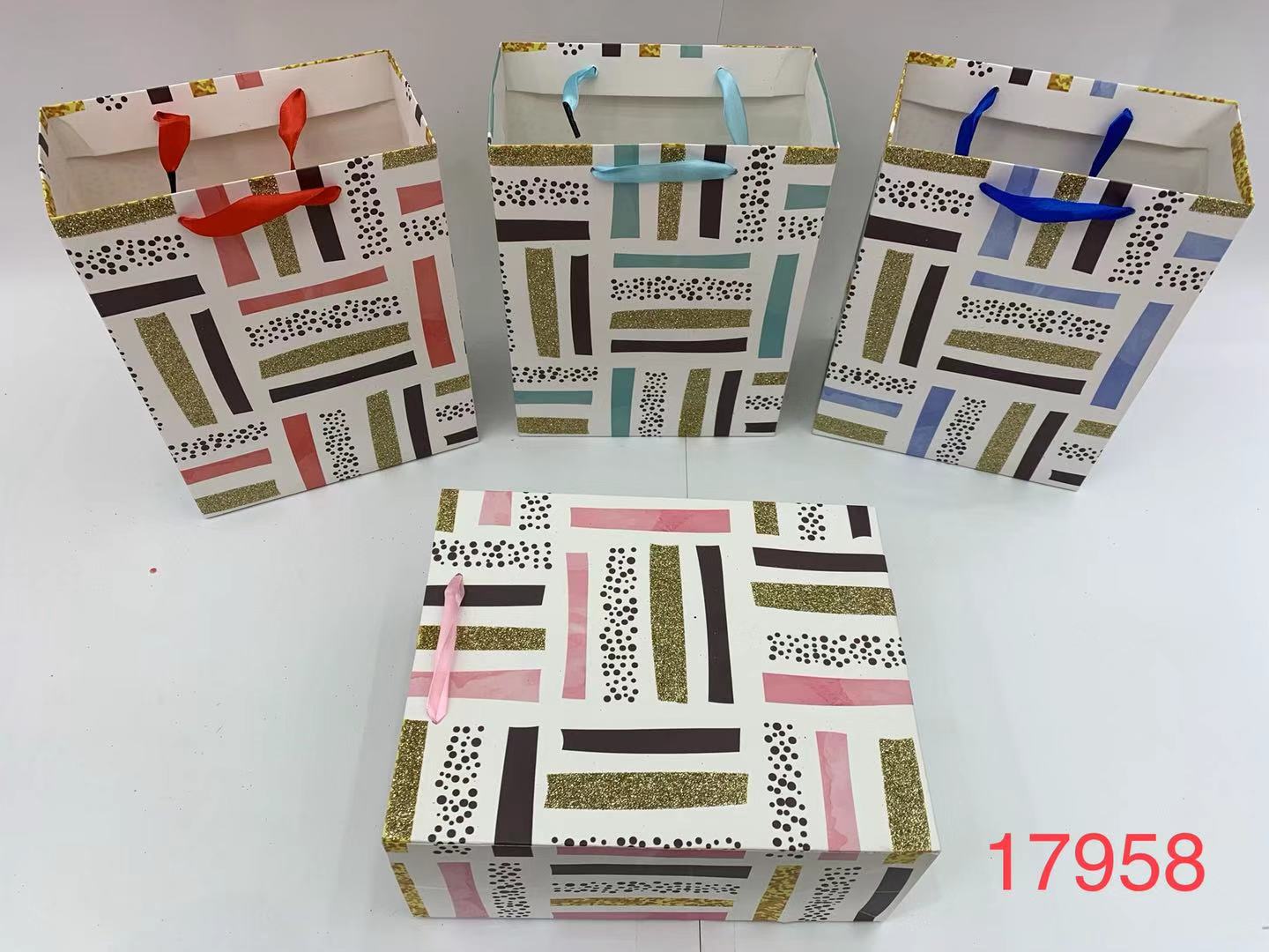 Paper bags, gift bags, gift packaging bags, white card paper, KX17958