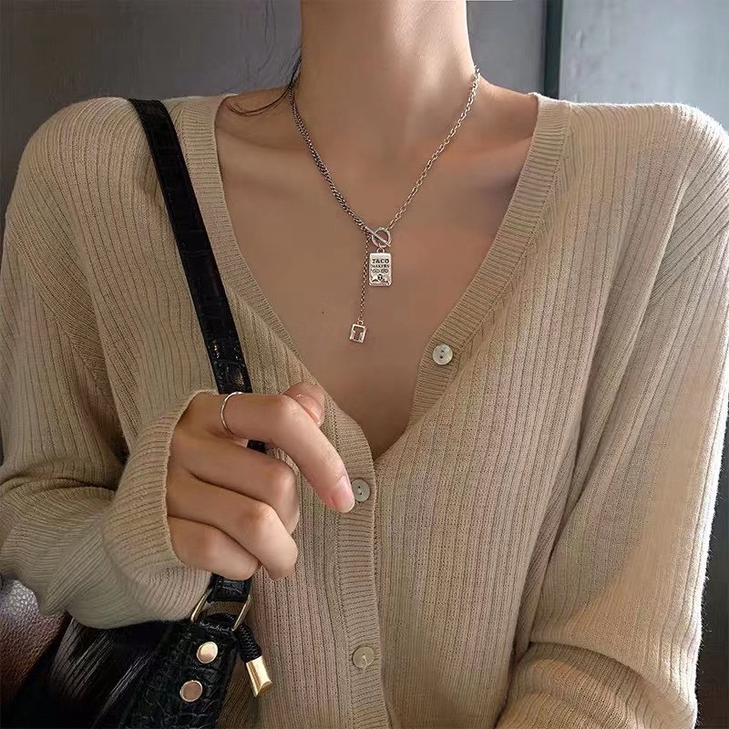 UKI SILVER and Ji S925 sterling silver retro square T letter necklace Application Scenario