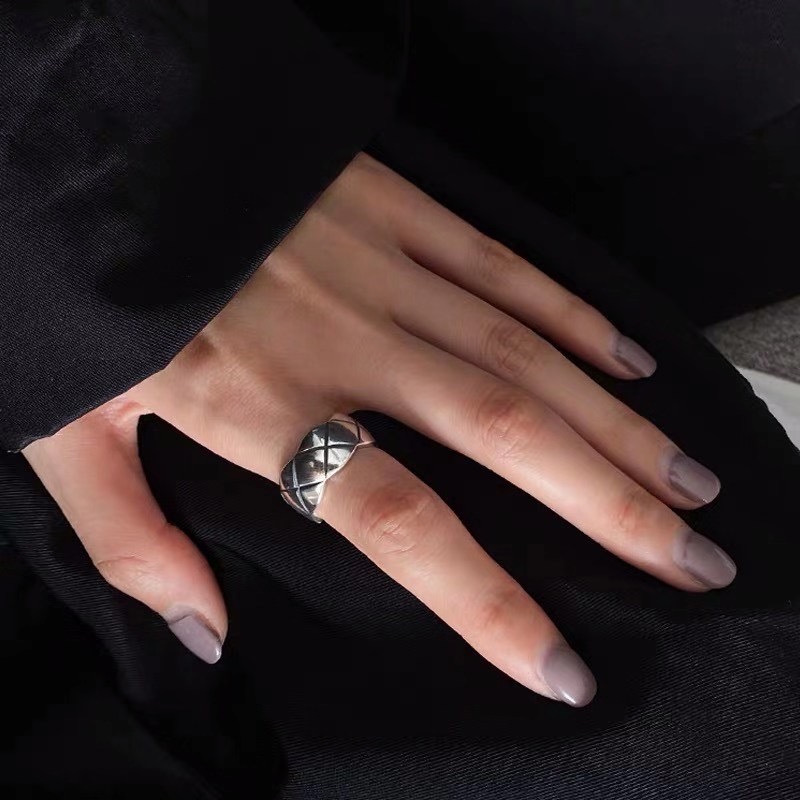 UKI SILVER and Ji S925 pure silver unique diamond-shaped ring Specification image