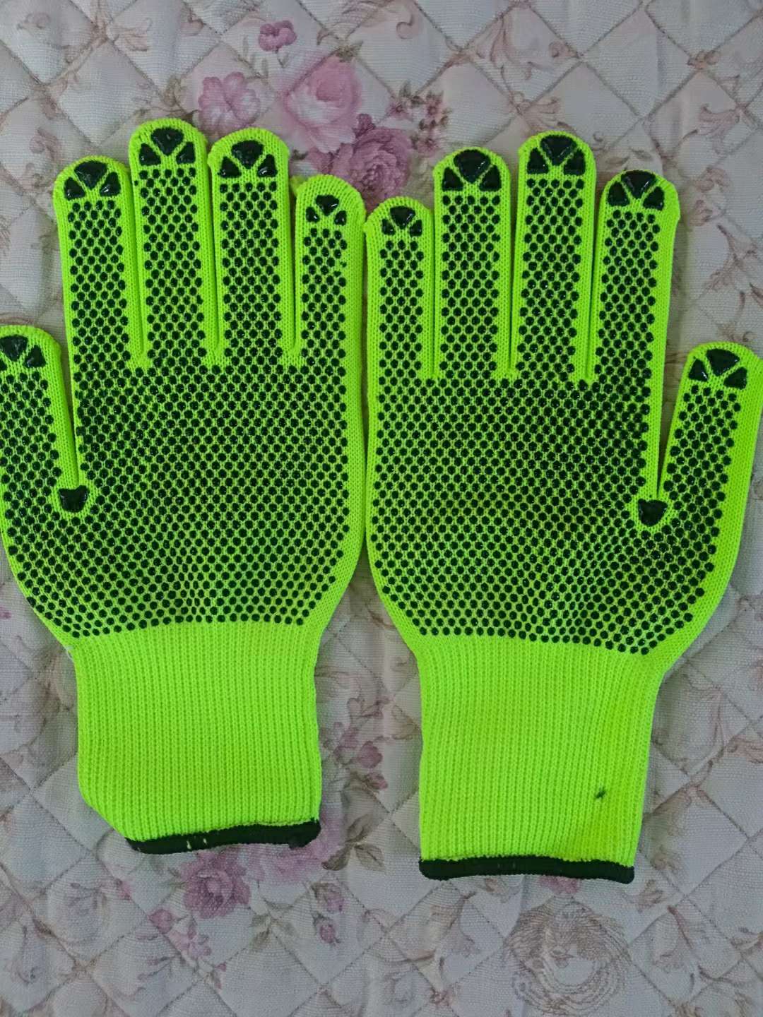 荧光绿PVC点胶手套工地尼龙点胶手套劳保防护用品