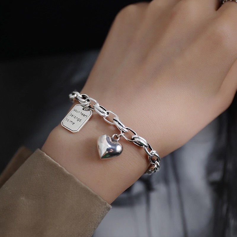 UKI SILVER and Ji S925 sterling silver personalized square card, heart-shaped bracelet Application Scenario