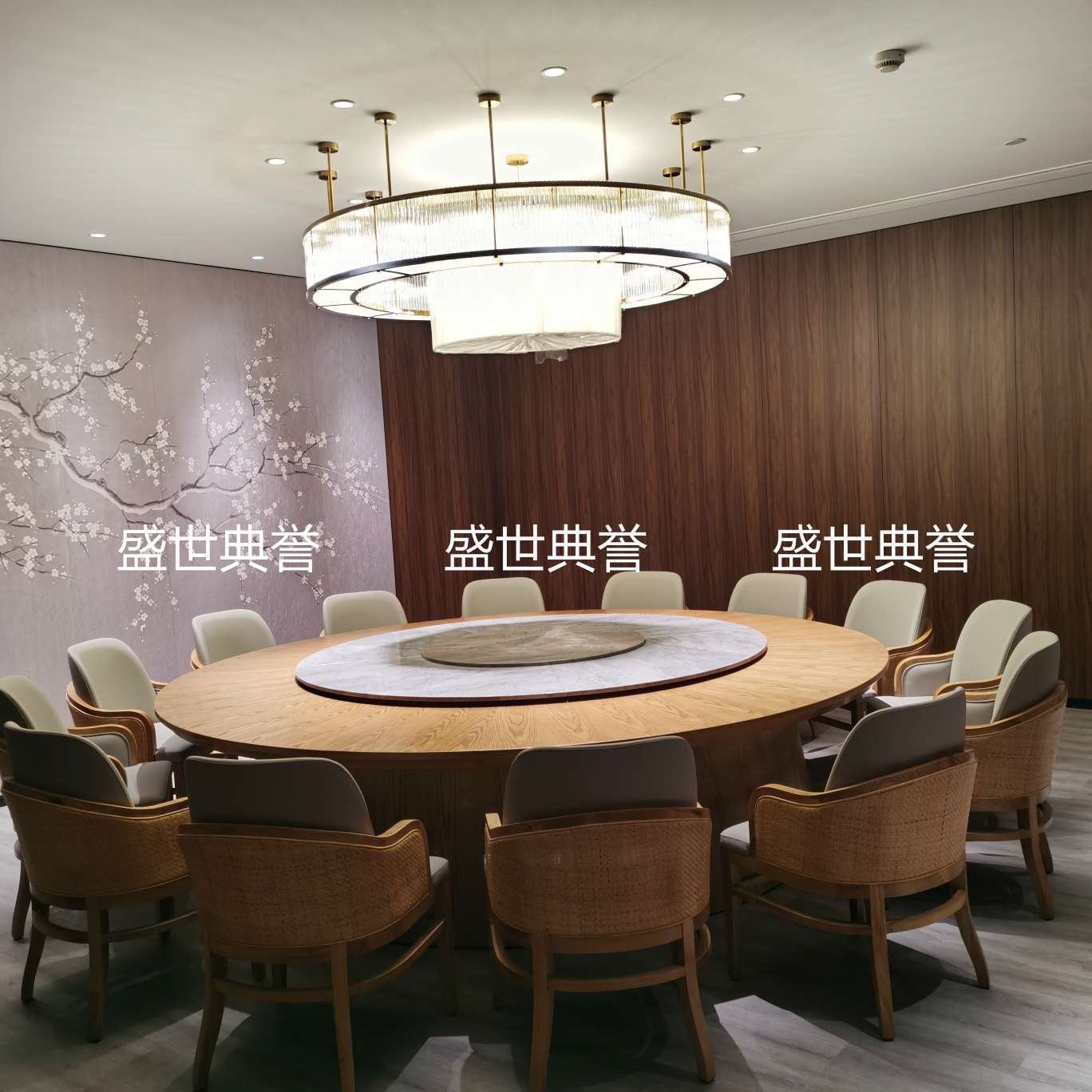 上海星级酒店实木餐桌椅国际大饭店包厢实木藤编椅子白蜡木扶手藤椅白底实物图