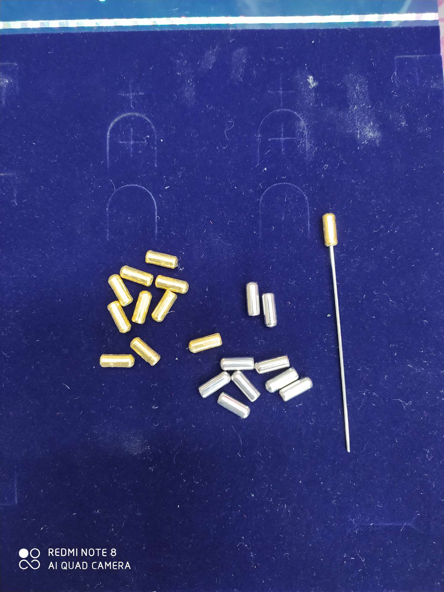 The large pin sleeve is white k and gold