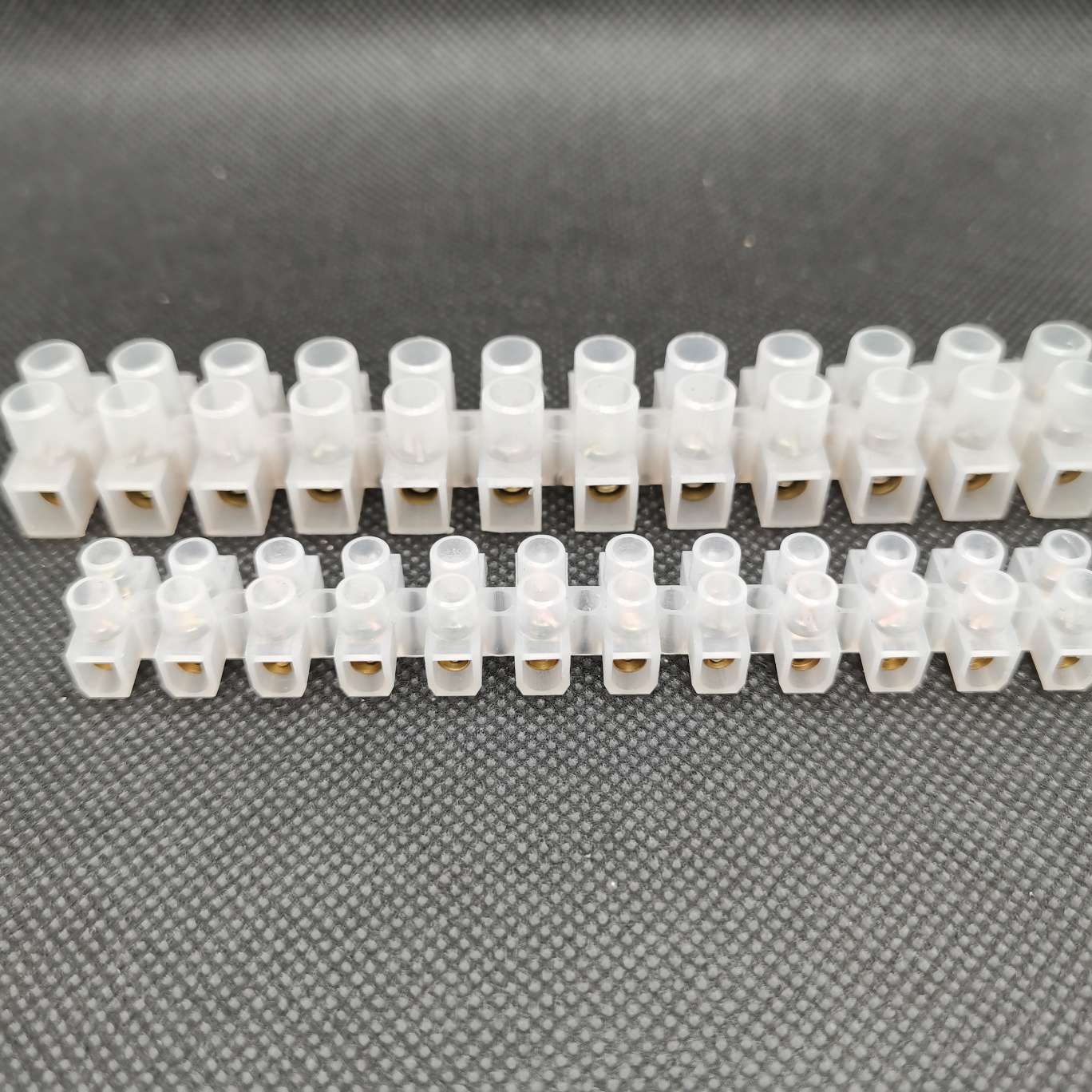 接线端子（低压电器）实物图