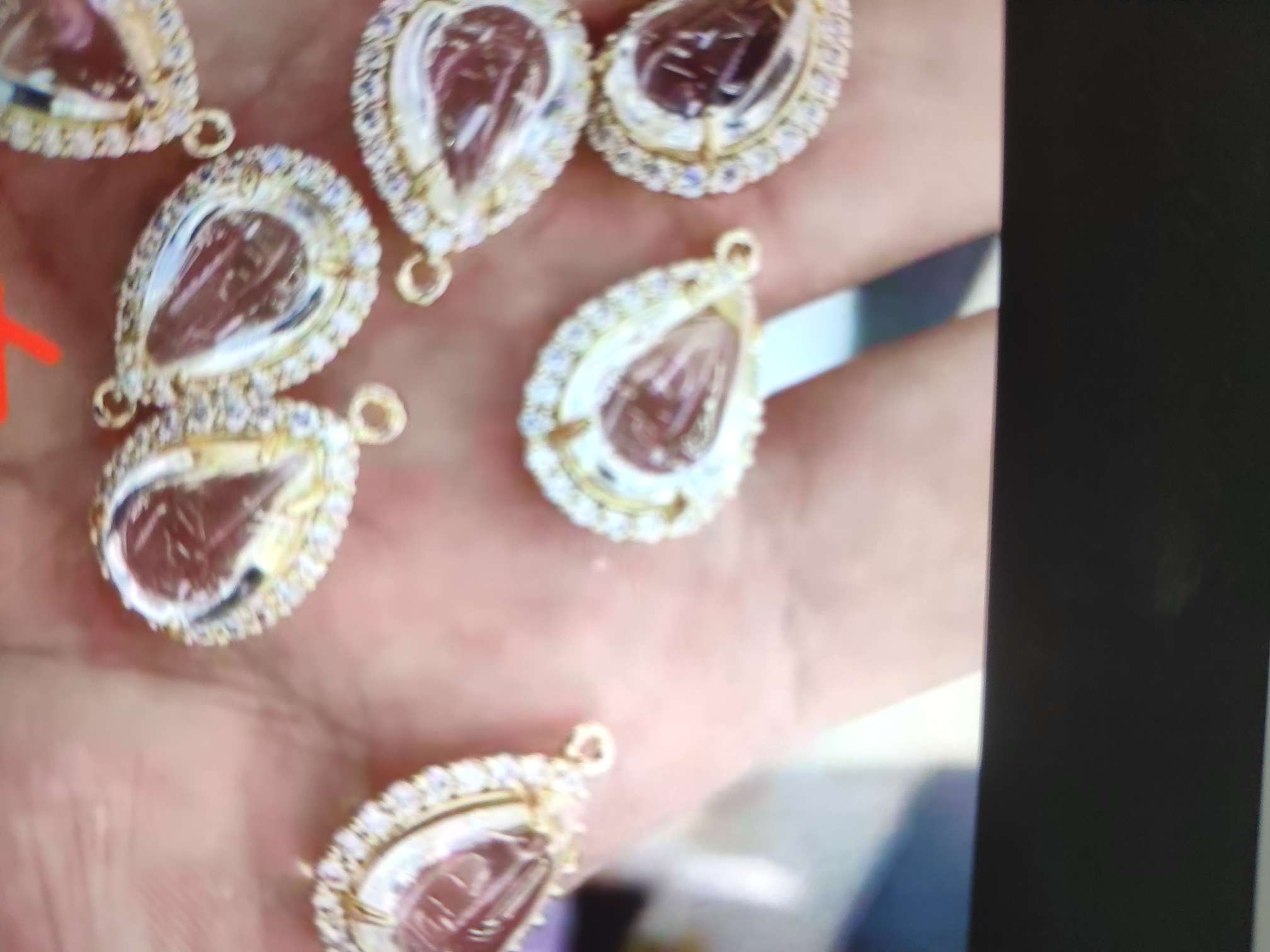 Heart-shaped pendant
