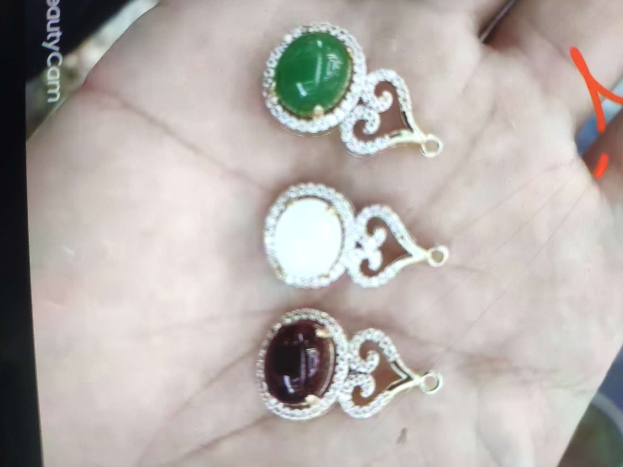 Electroplated zircon hollowed-out gourd-shaped pendant necklace