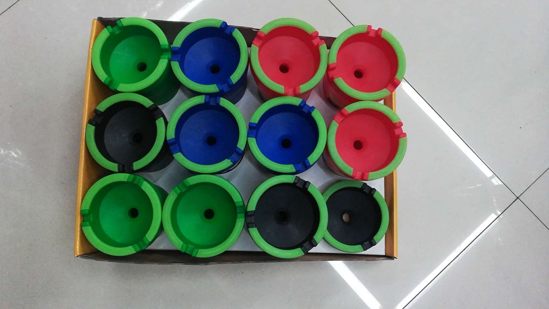 汽车烟灰缸车载荧光烟灰盒带夜光杂物彩色烟灰缸详情图4