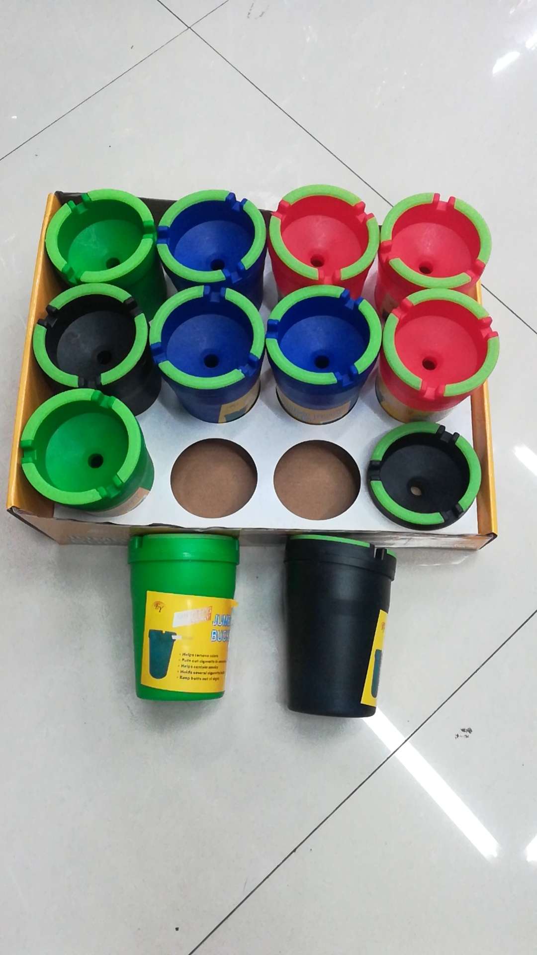 汽车烟灰缸车载荧光烟灰盒带夜光杂物彩色烟灰缸细节图