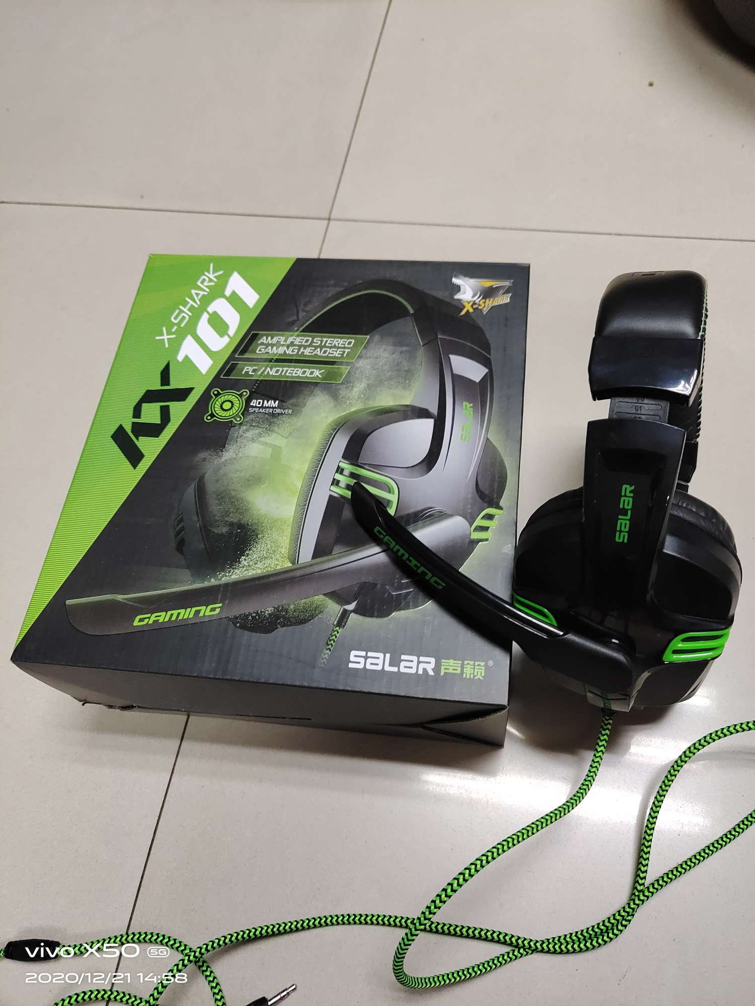 Big Headset For Computer Games Application Scenario