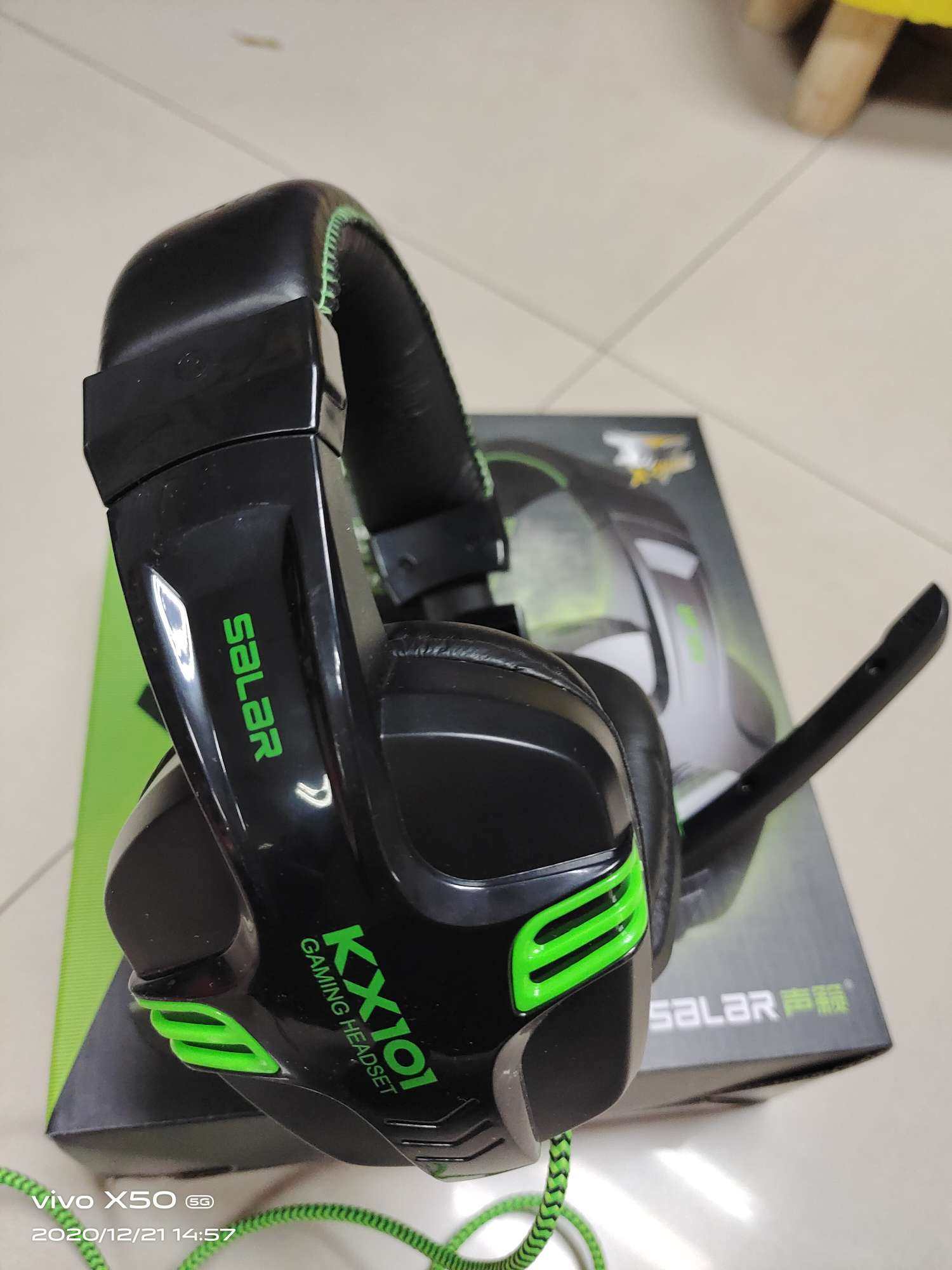 Big Headset For Computer Games full figure