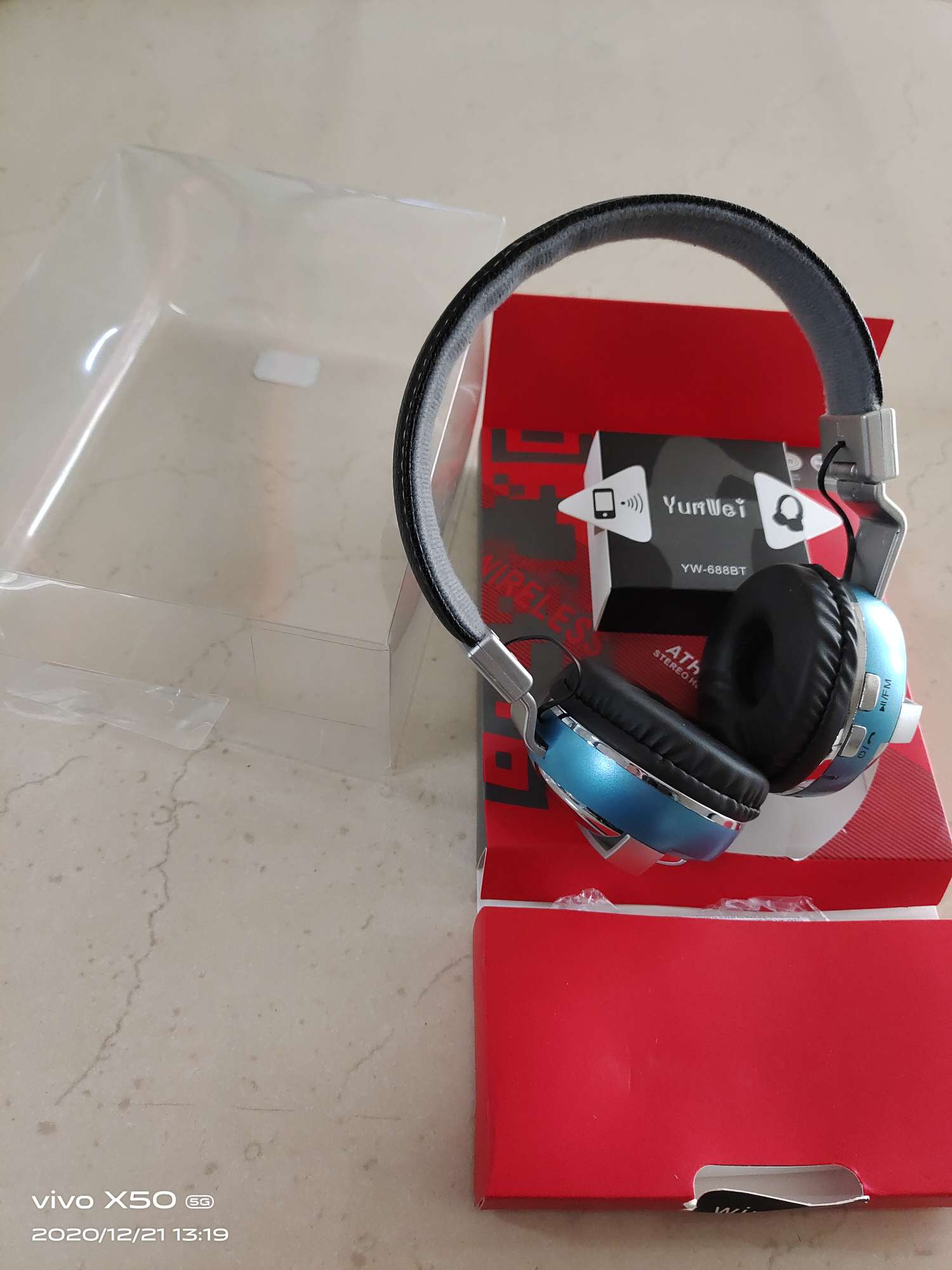 Gaming large headphones detail image 3