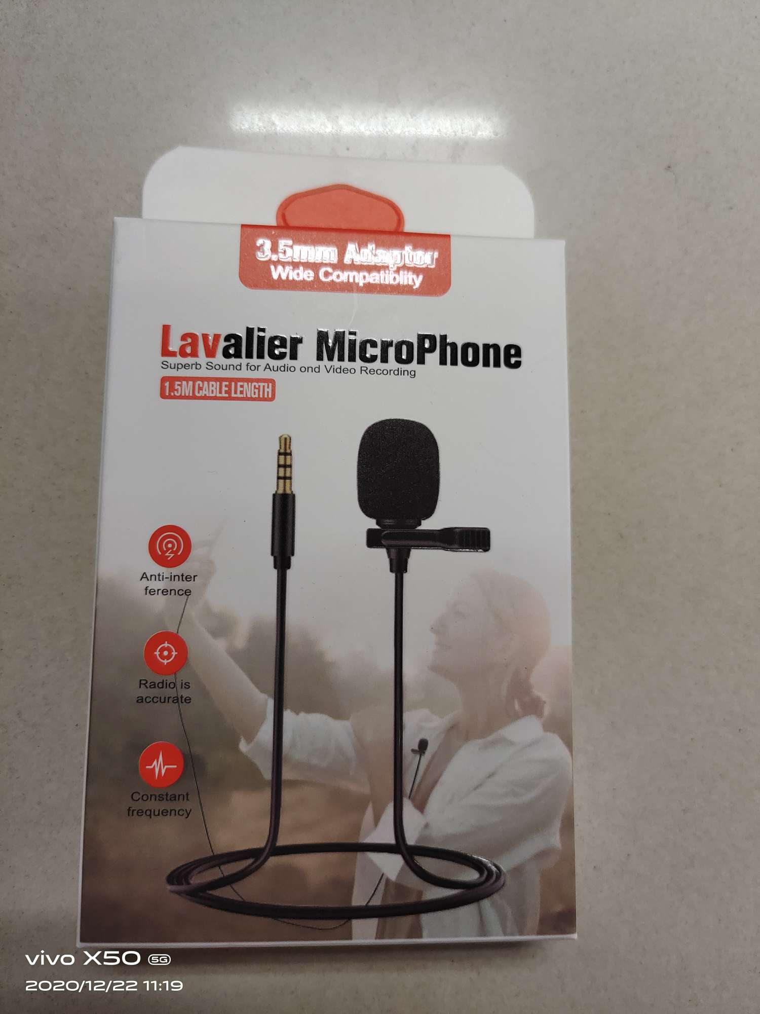 手机耳麦白底实物图