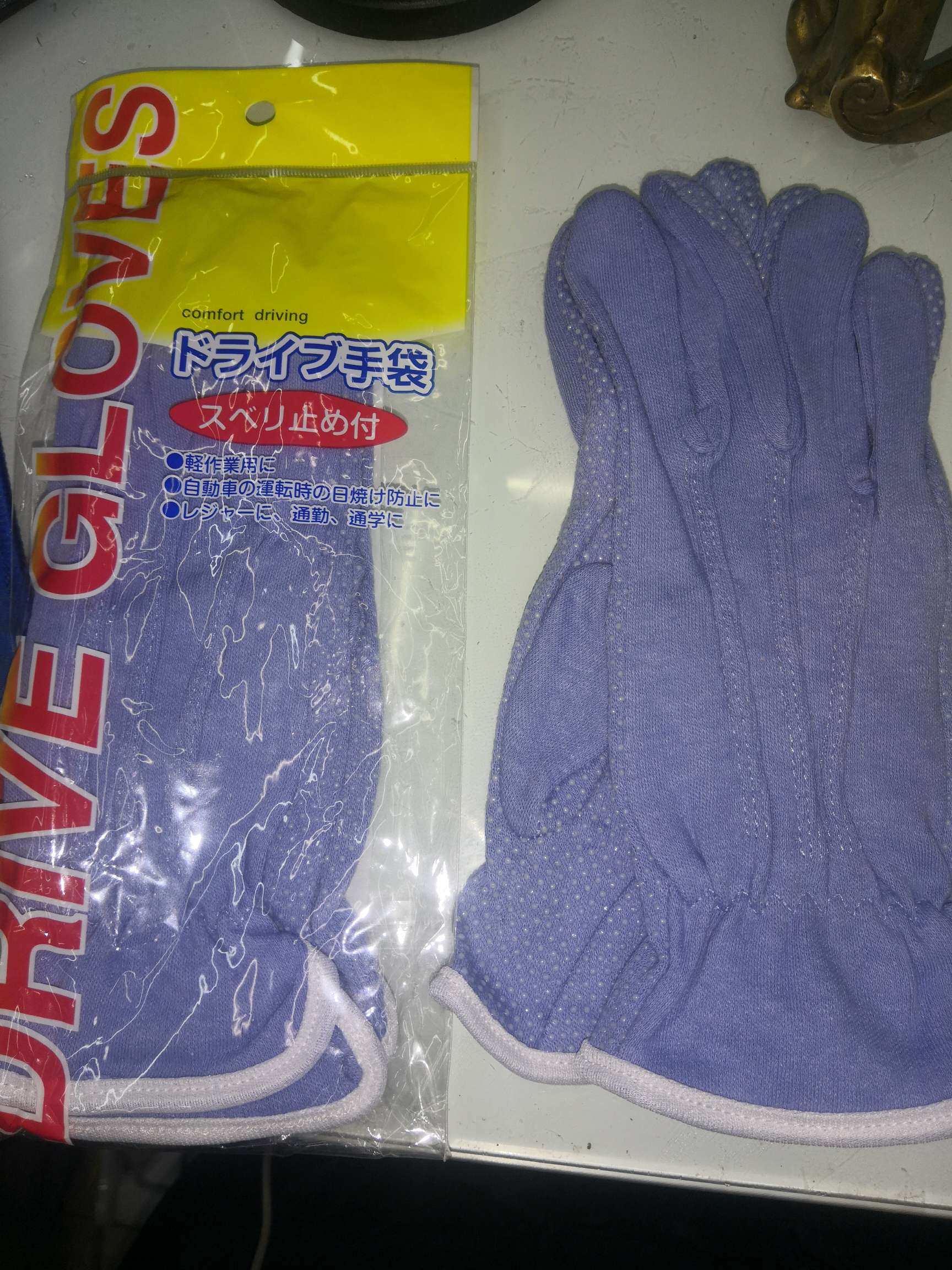 Special offer on colored pure cotton anti-slip dot-bead gloves Application Scenario